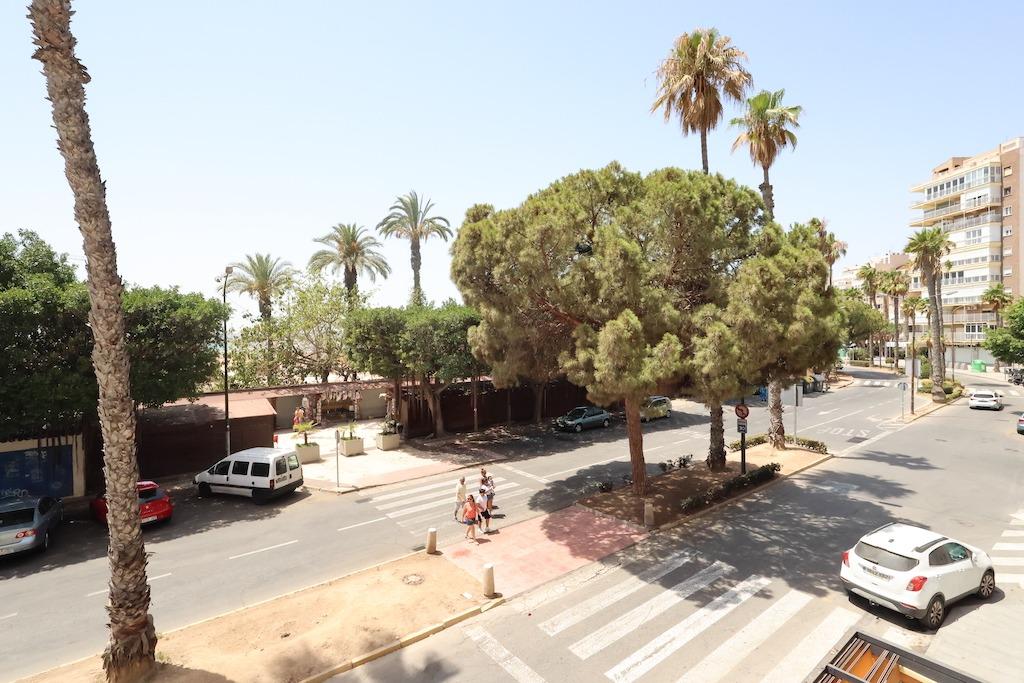 Appartamento a Torrevieja, Alicante, Spagna 3 camere da letto, 110 mq. N° 165407