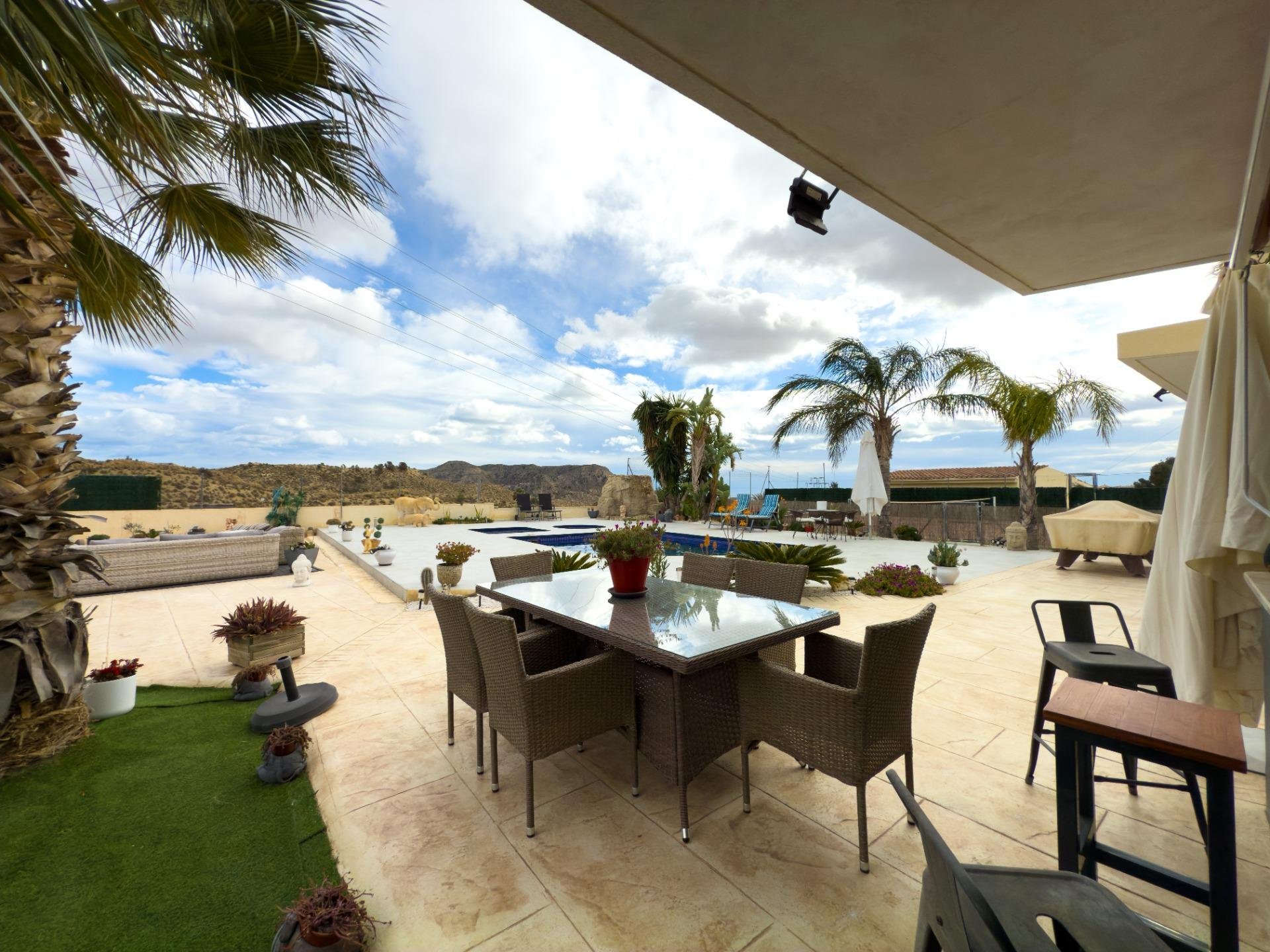 Apartment in Jijona, Alicante, Spain 5 bedrooms, 180 sq.m. No. 168780