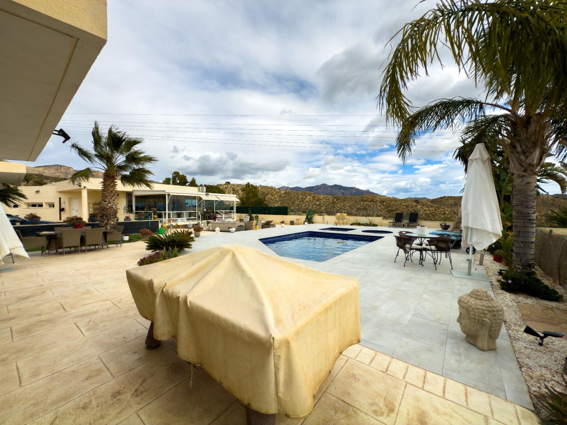 Apartment in Jijona, Alicante, Spain 5 bedrooms, 180 sq.m. No. 168780