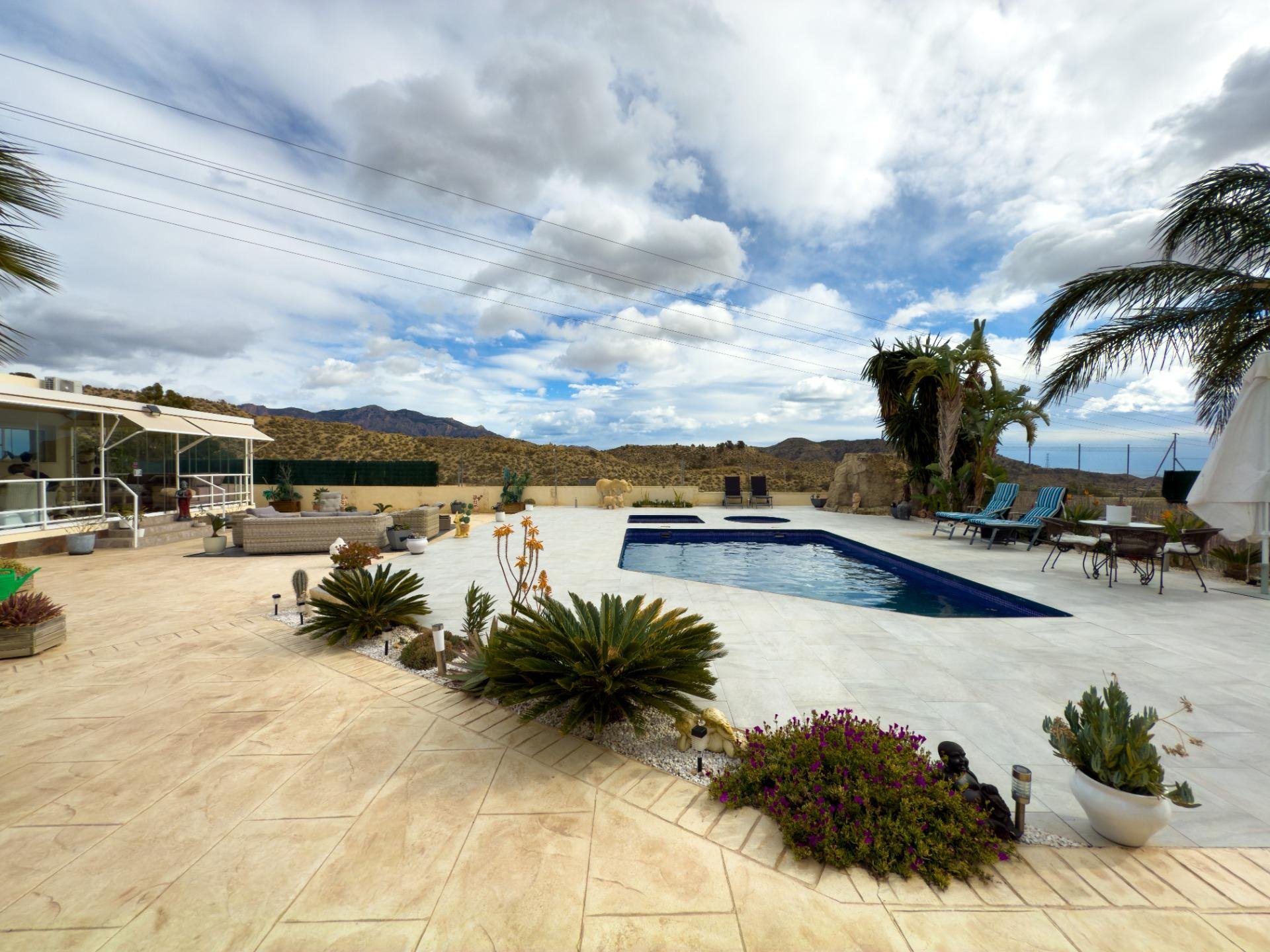 Apartment in Jijona, Alicante, Spain 5 bedrooms, 180 sq.m. No. 168780