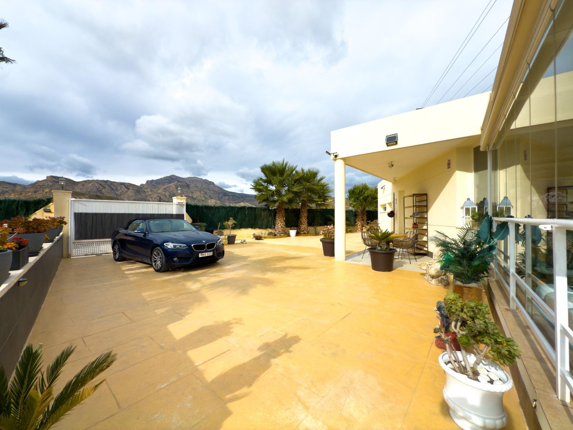 Apartment in Jijona, Alicante, Spain 5 bedrooms, 180 sq.m. No. 168780