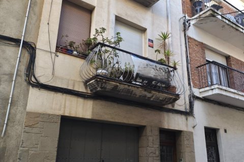 Autotallit El Vendrell, Tarragona, Espanja 81 m2 No. 188091