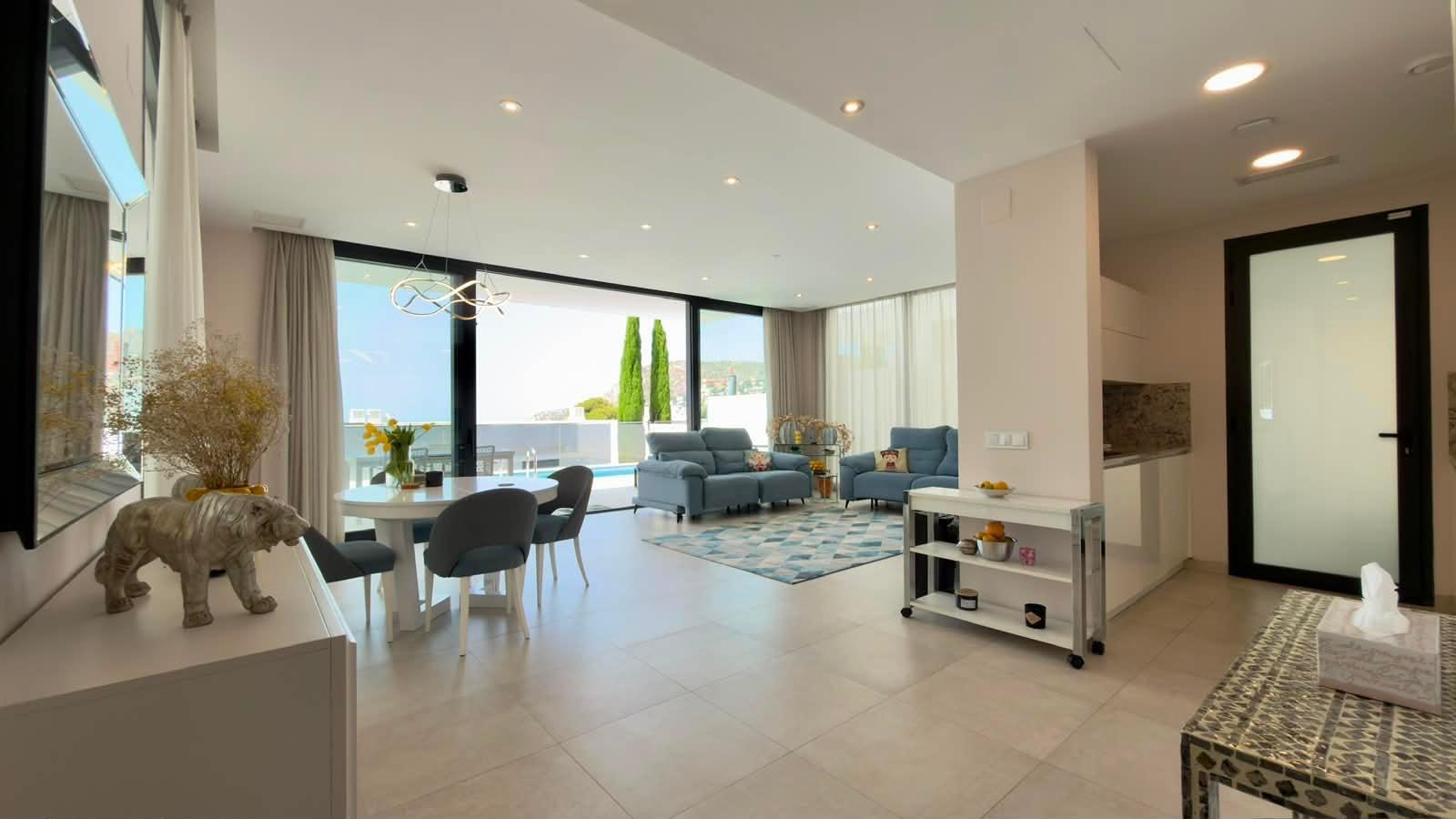 Villa a Calpe, Alicante, Spagna 4 camere da letto, 367 mq. N° 194955