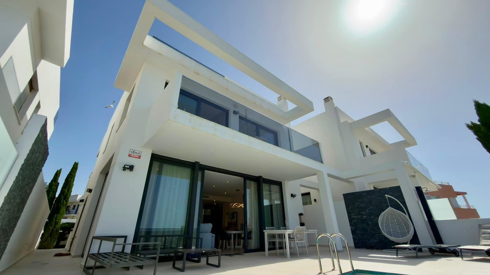 Villa a Calpe, Alicante, Spagna 4 camere da letto, 367 mq. N° 194955