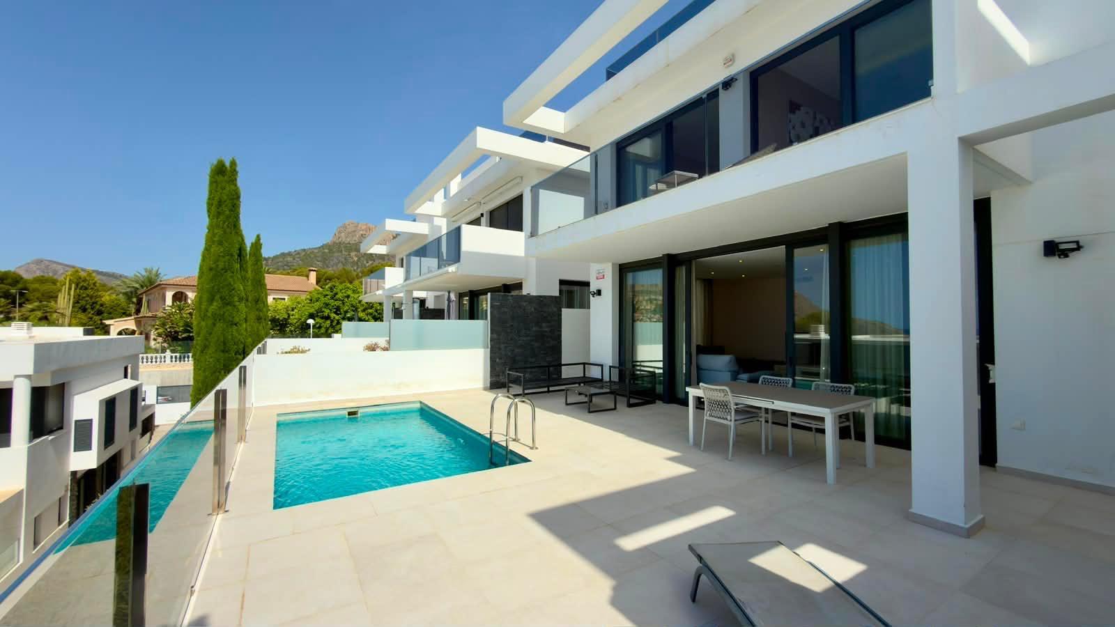 Villa a Calpe, Alicante, Spagna 4 camere da letto, 367 mq. N° 194955