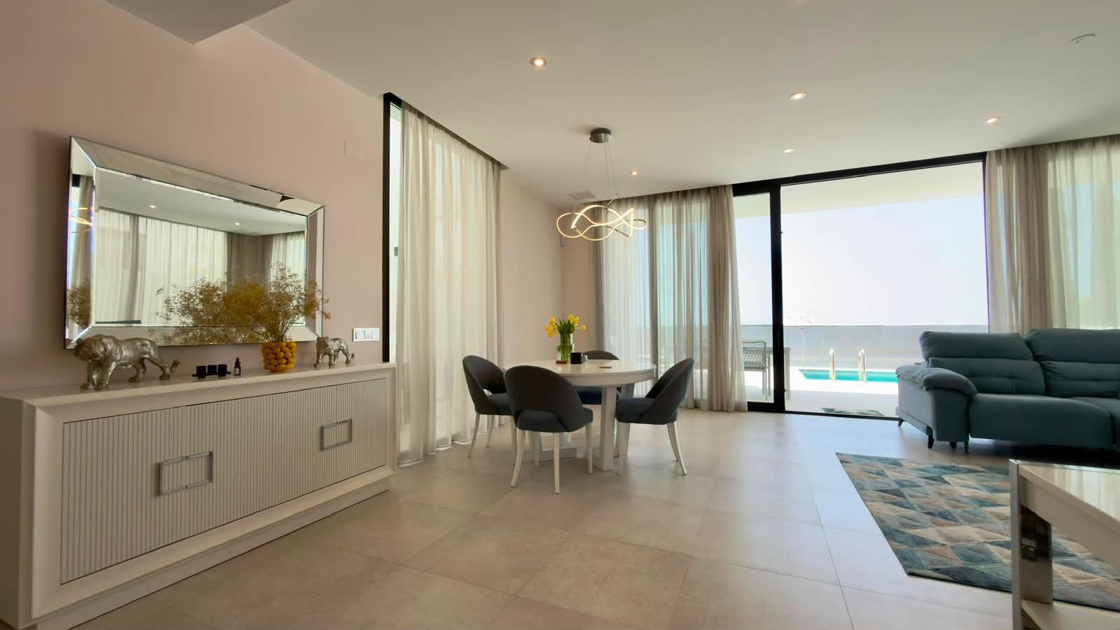 Villa a Calpe, Alicante, Spagna 4 camere da letto, 367 mq. N° 194955