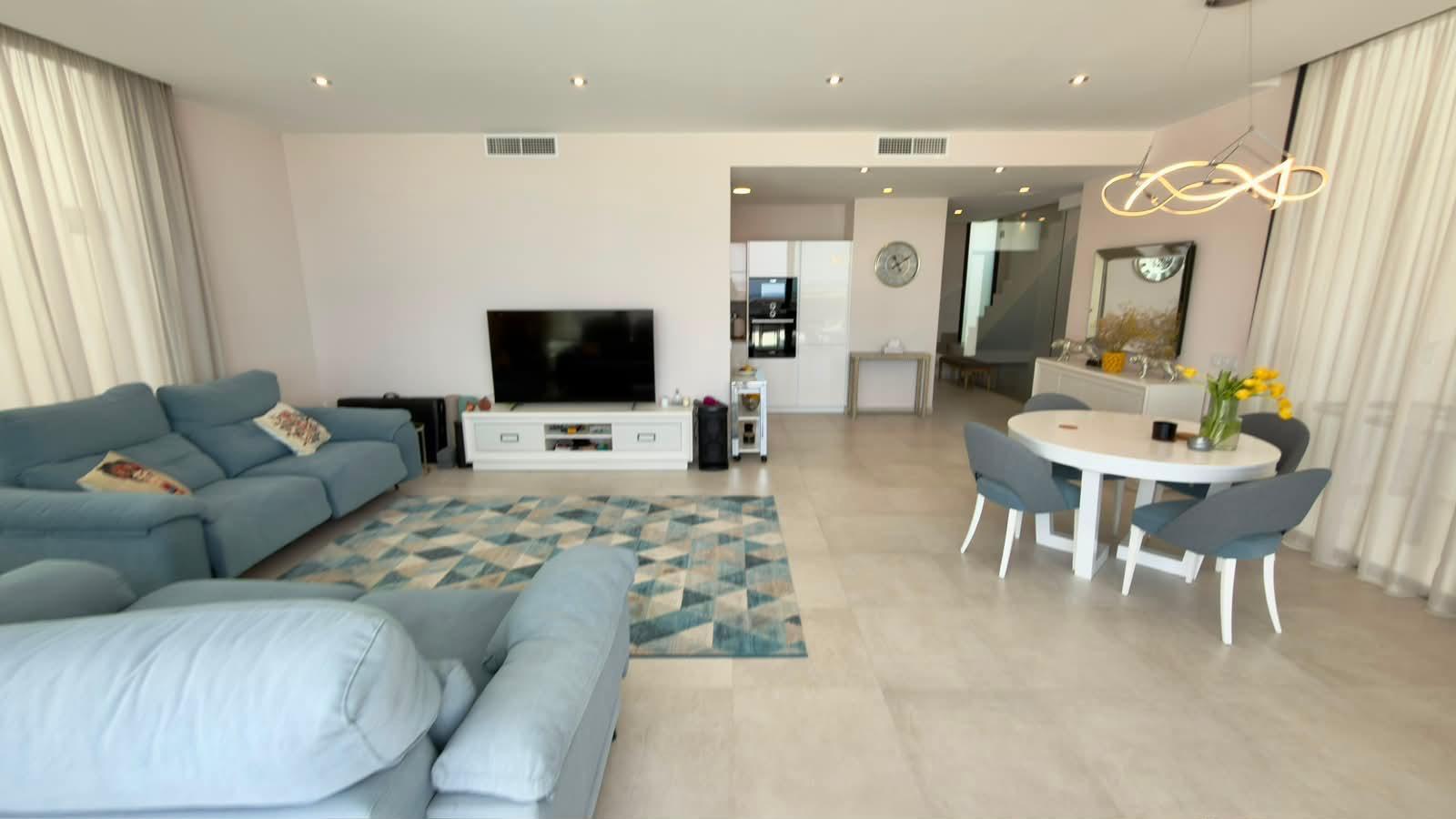 Villa a Calpe, Alicante, Spagna 4 camere da letto, 367 mq. N° 194955