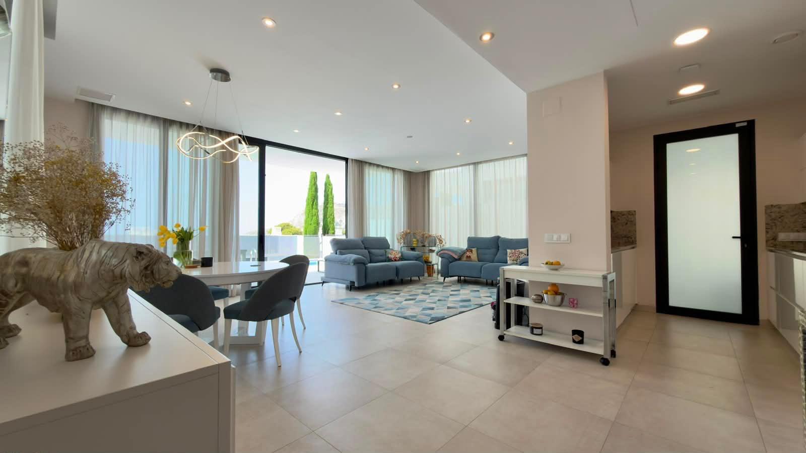 Villa a Calpe, Alicante, Spagna 4 camere da letto, 367 mq. N° 194955