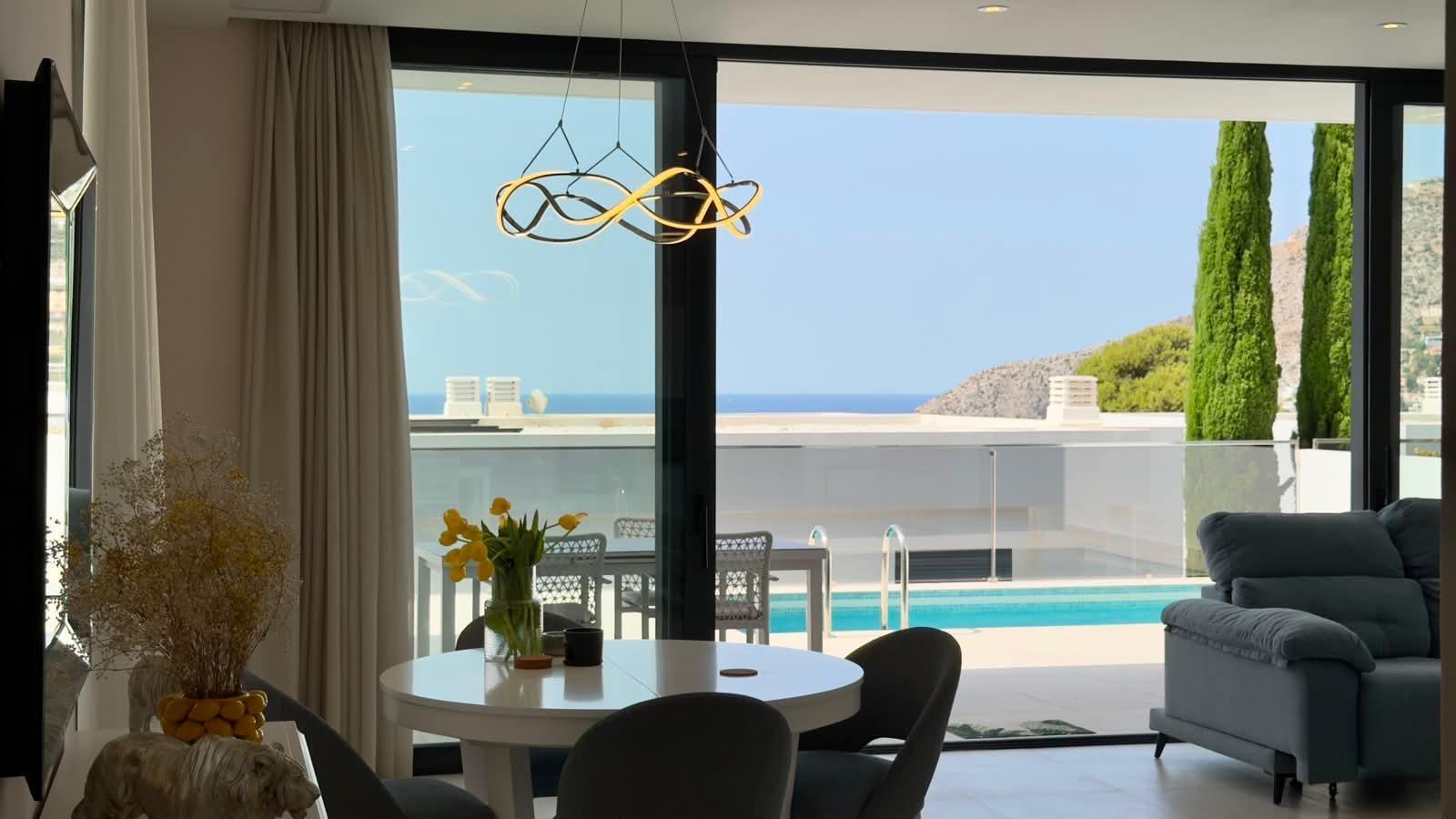 Villa a Calpe, Alicante, Spagna 4 camere da letto, 367 mq. N° 194955