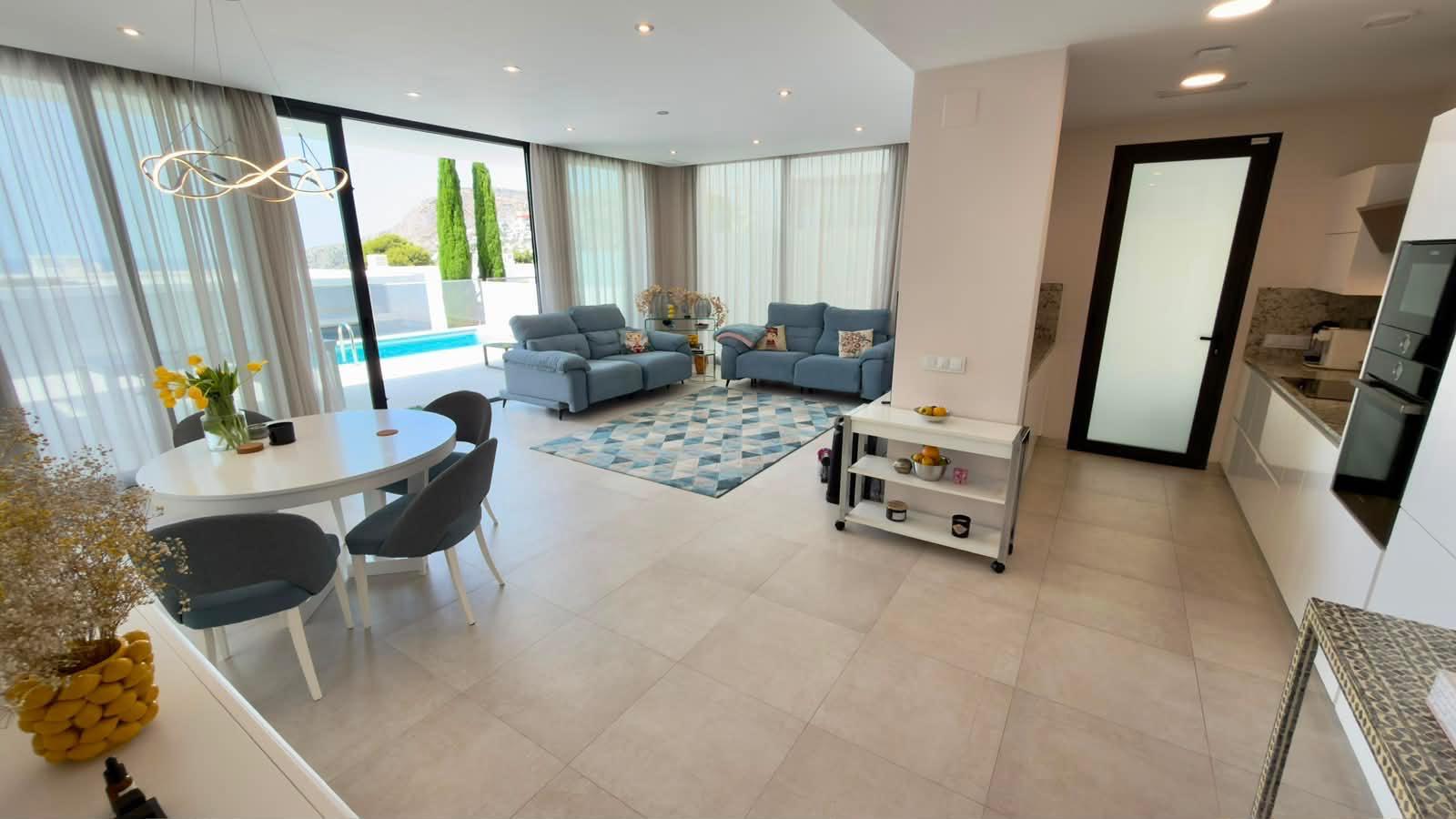 Villa a Calpe, Alicante, Spagna 4 camere da letto, 367 mq. N° 194955