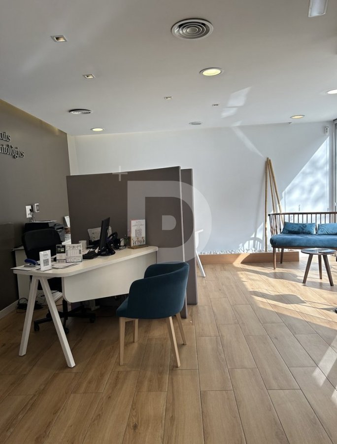 Commercial property in Barcelona, Spain 418 sq.m. No. 154896
