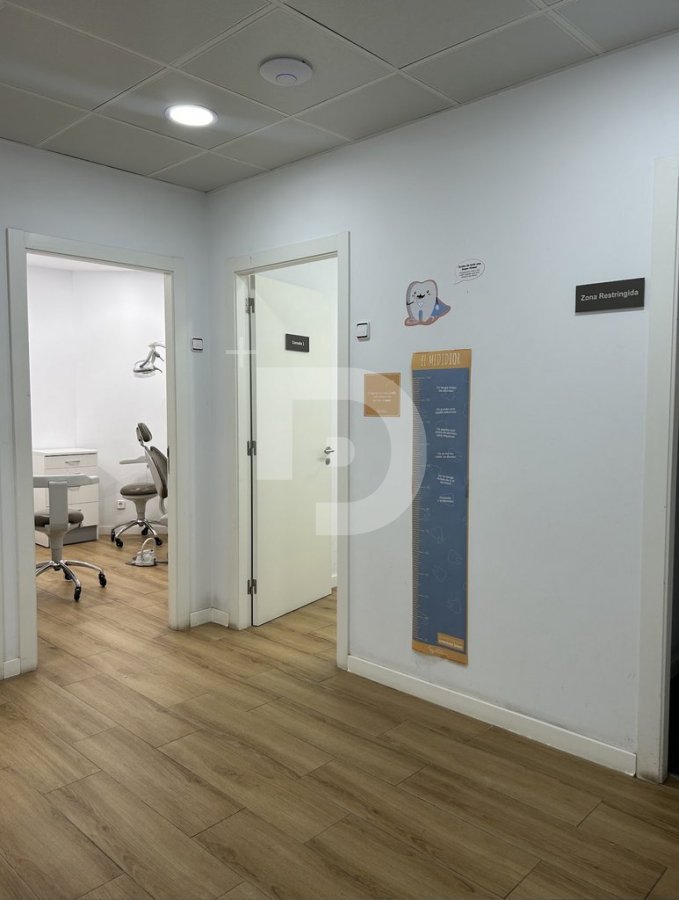 Commercial property in Barcelona, Spain 418 sq.m. No. 154896