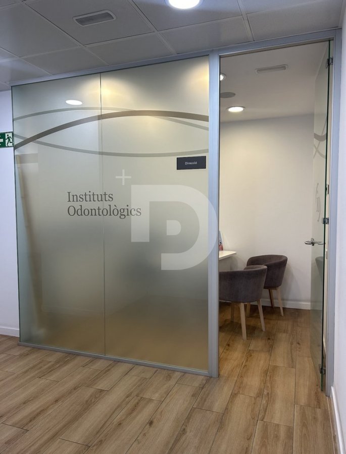 Commercial property in Barcelona, Spain 418 sq.m. No. 154896
