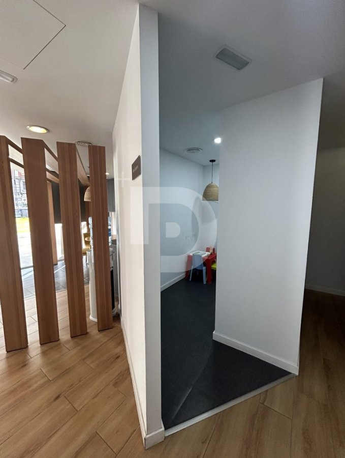 Commercial property in Barcelona, Spain 418 sq.m. No. 154896