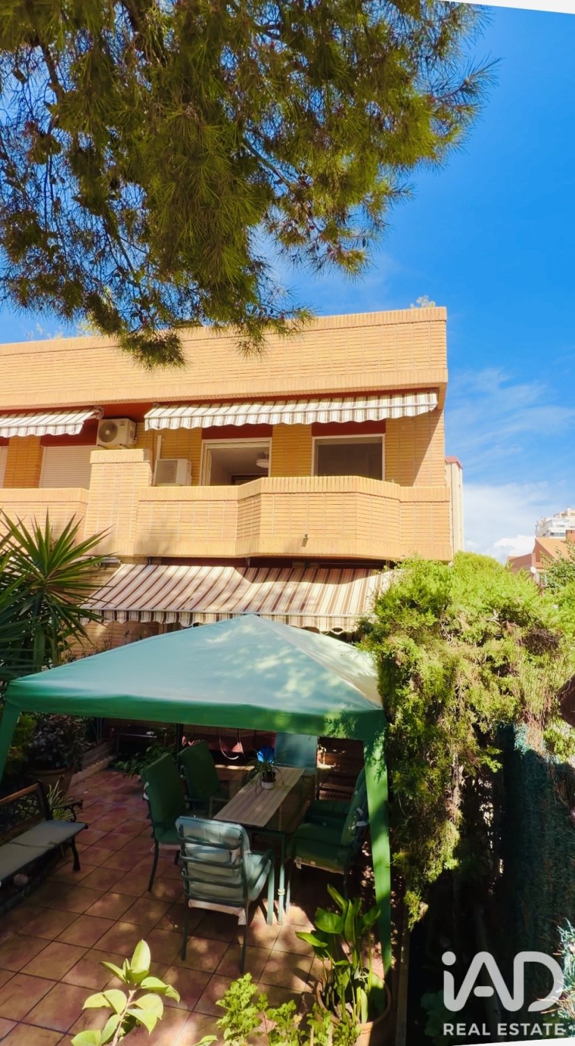 Townhouse in Alicante, Spain 5 bedrooms, 245 sq.m. No. 196562