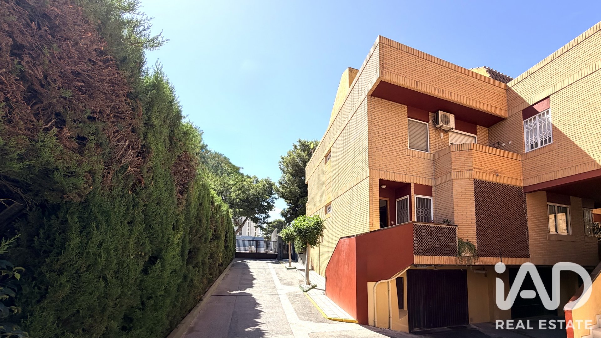 Townhouse in Alicante, Spain 5 bedrooms, 245 sq.m. No. 196562