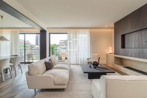 Huoneisto Barcelona, Espanja 3 makuuhuonetta, 211 m2 No. 167959