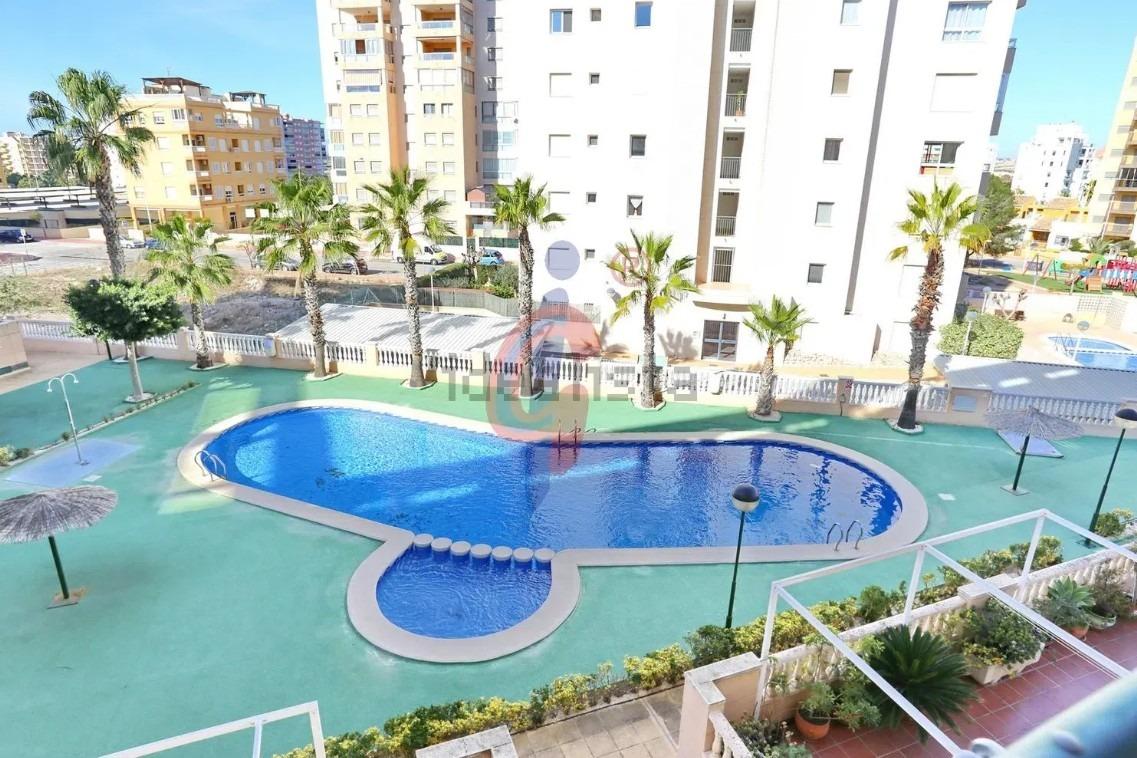 Квартира в Гуардамар-дель-Сегура, Аликанте, Испания 4 спальни, 150м2 №190267