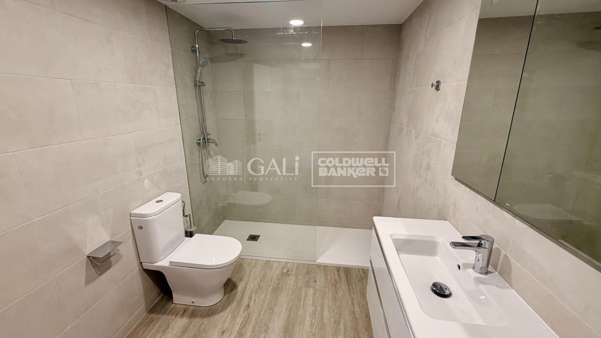 Apartment à Principado De Andorra (Ninguna Poblacion Tiene C.P.), Lleida, Espagne 3 chambres, 143 m2 No. 178414