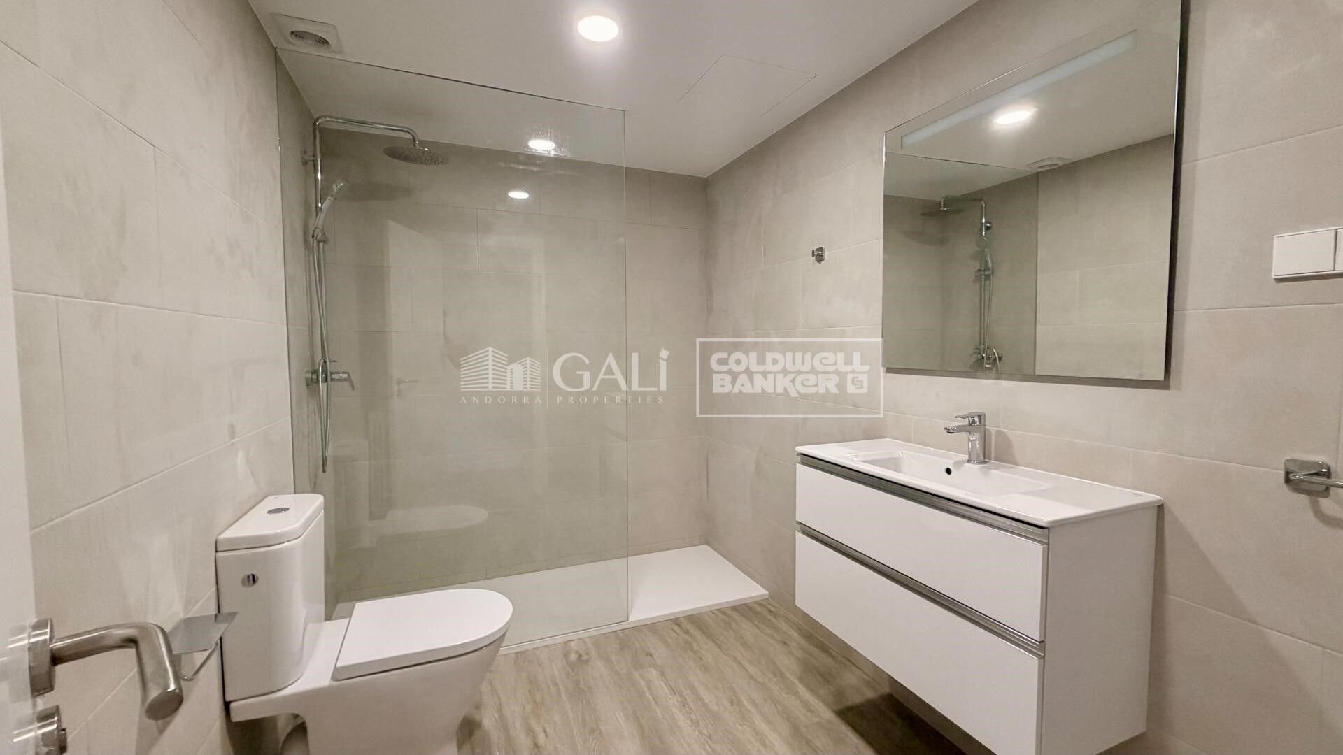 Apartment à Principado De Andorra (Ninguna Poblacion Tiene C.P.), Lleida, Espagne 3 chambres, 143 m2 No. 178414