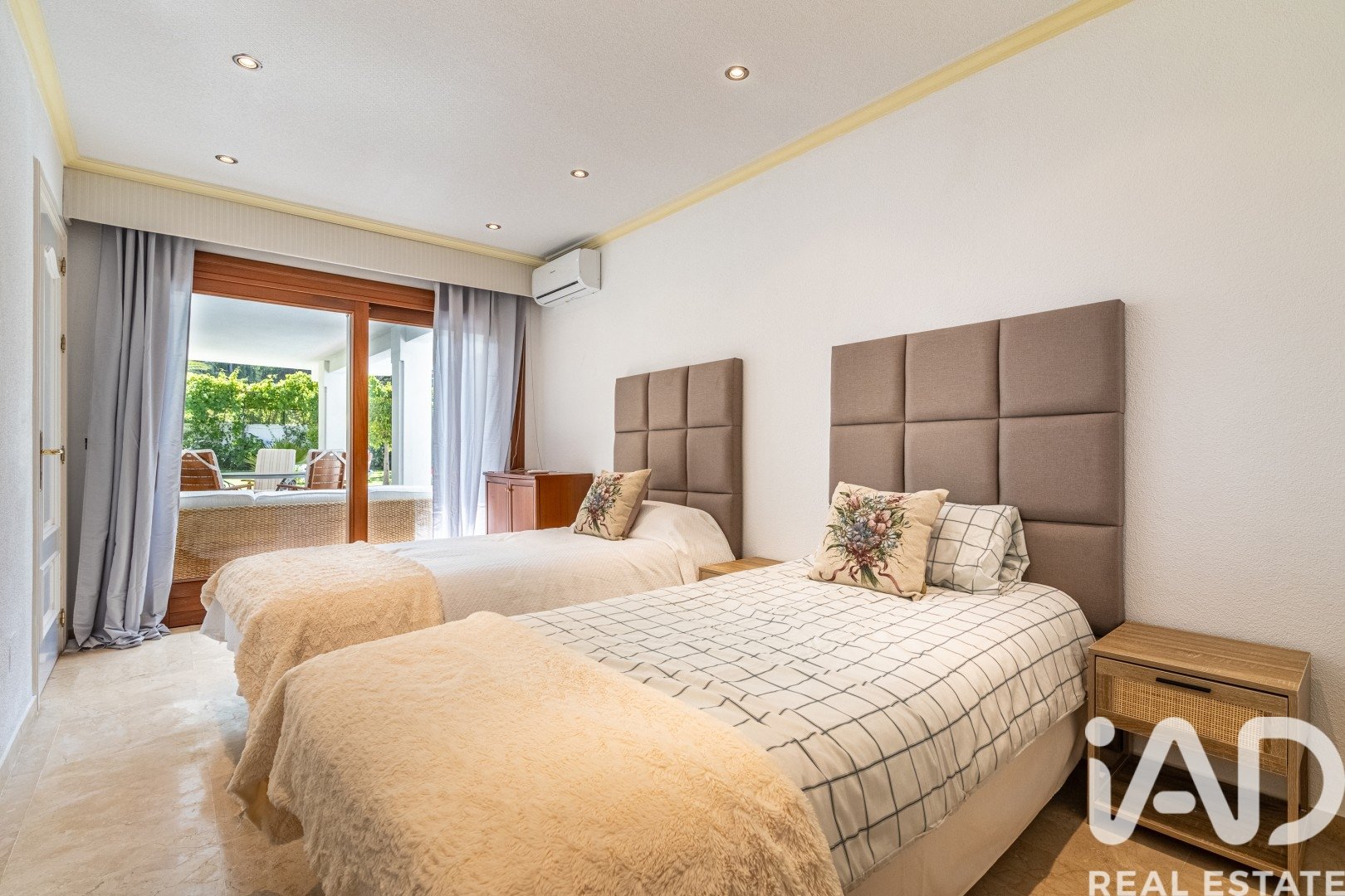 House à Estepona, Malaga, Espagne 5 chambres, 600 m2 No. 173068