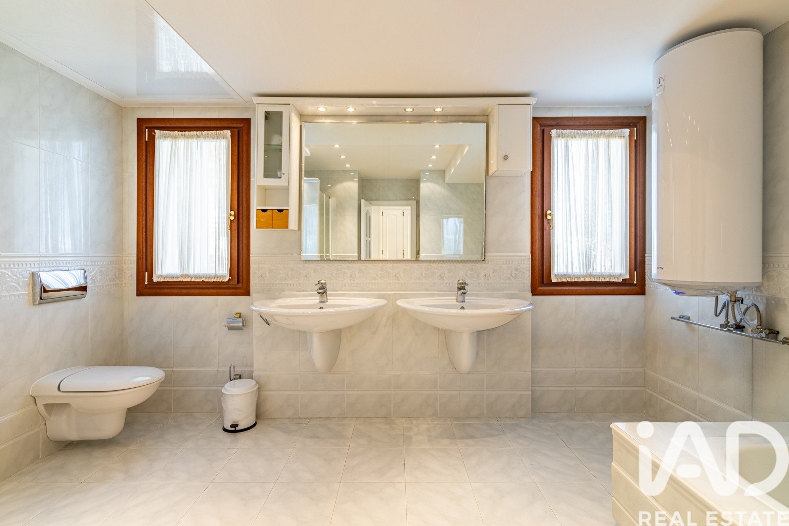 House à Estepona, Malaga, Espagne 5 chambres, 600 m2 No. 173068