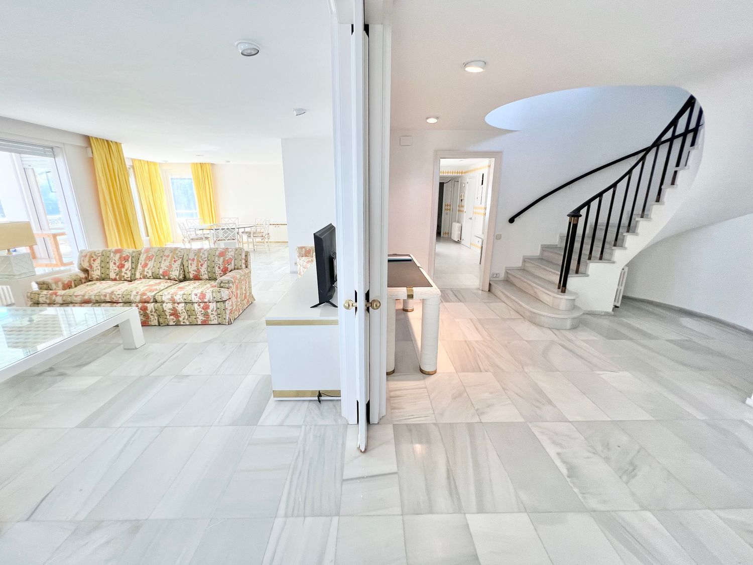 Talo Castelldefels, Barcelona, Espanja 7 makuuhuonetta, 723 m2 No. 164798