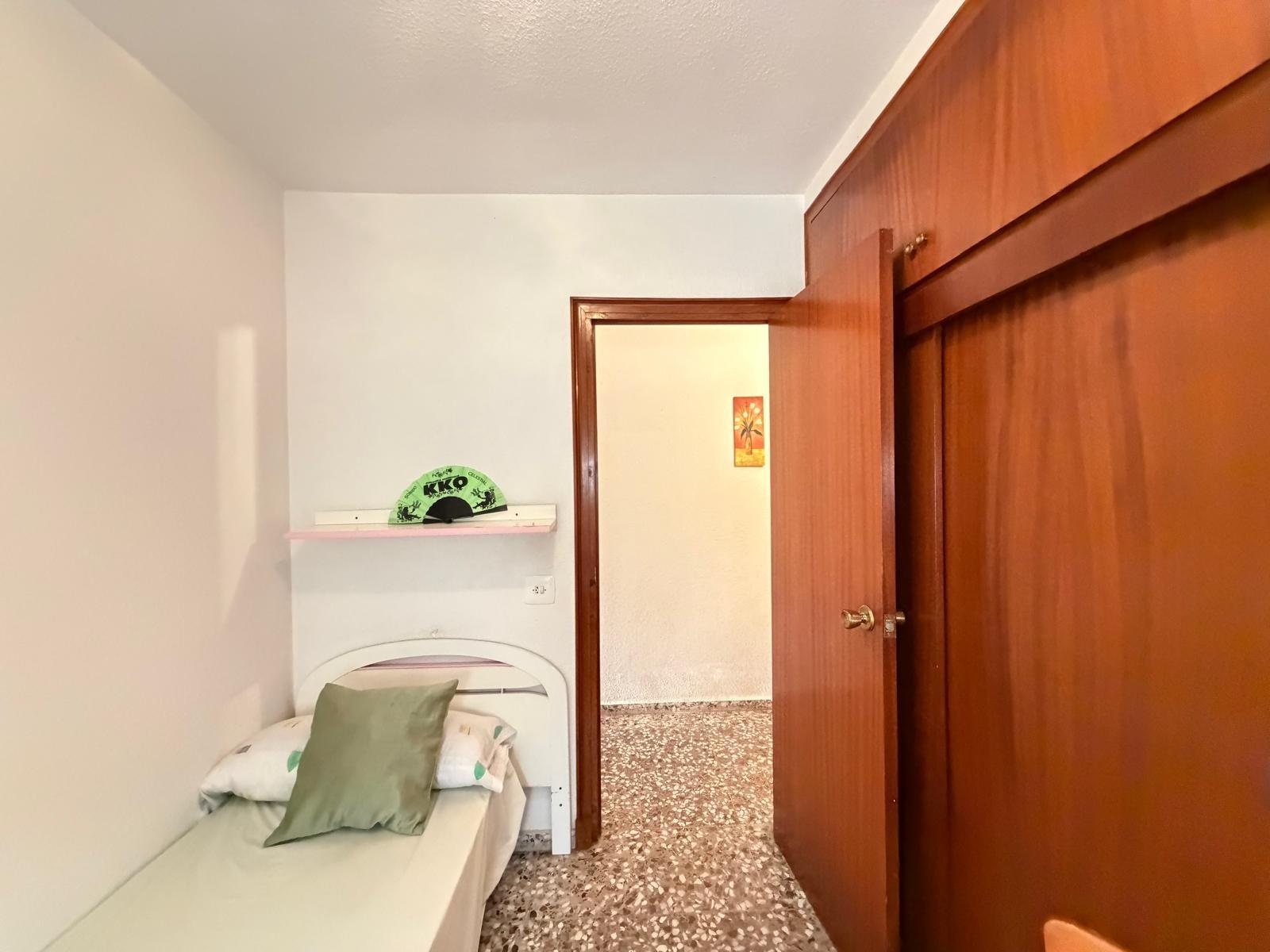 Apartment in Torrevieja, Alicante, Spain 3 bedrooms, 103 sq.m. No. 196290