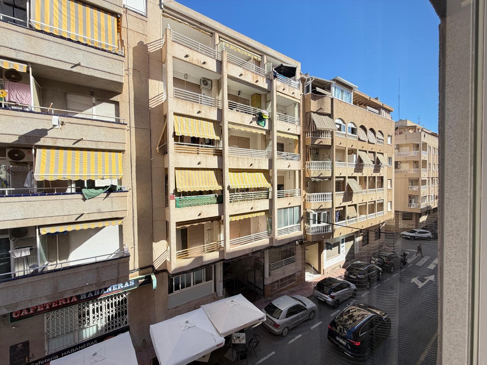 Appartamento a Torrevieja, Alicante, Spagna 2 camere da letto, 84 mq. N° 196288