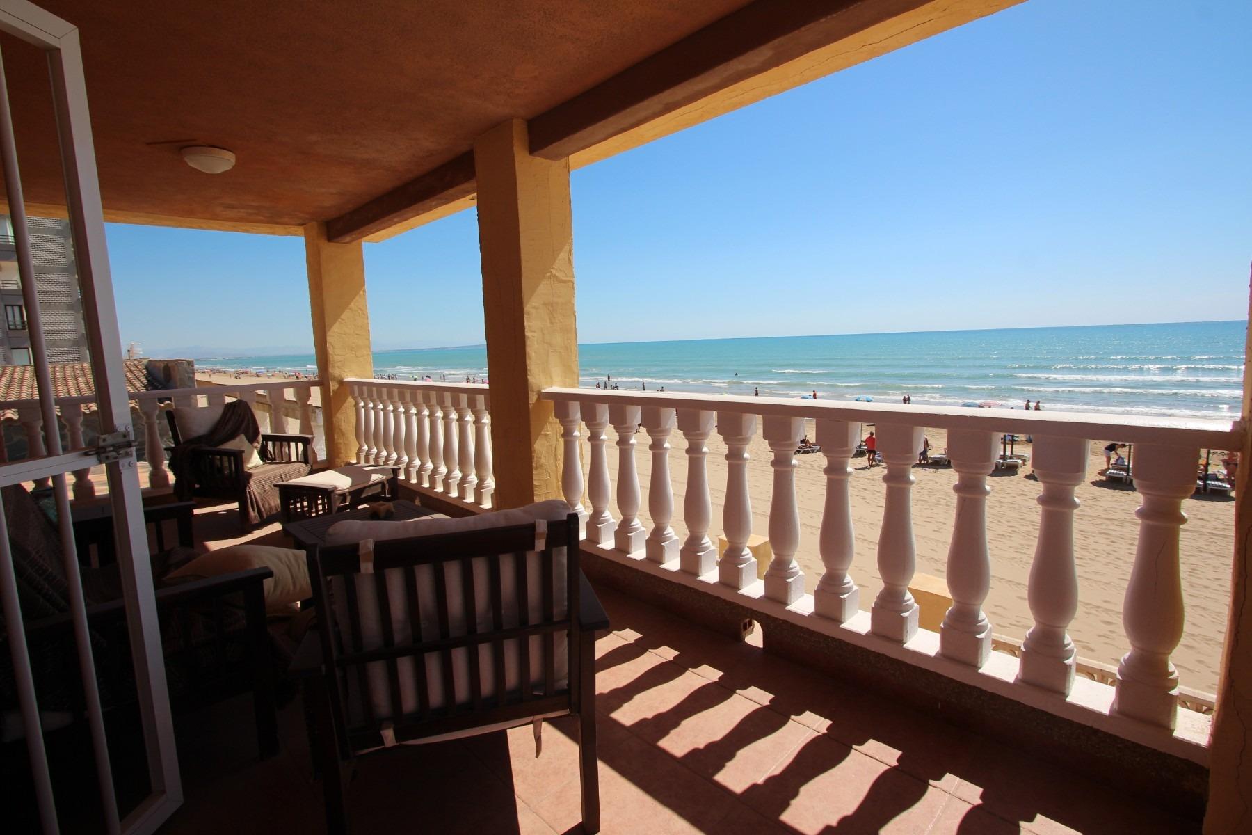Villa a Guardamar del Segura, Alicante, Spagna 7 camere da letto, 260 mq. N° 80213