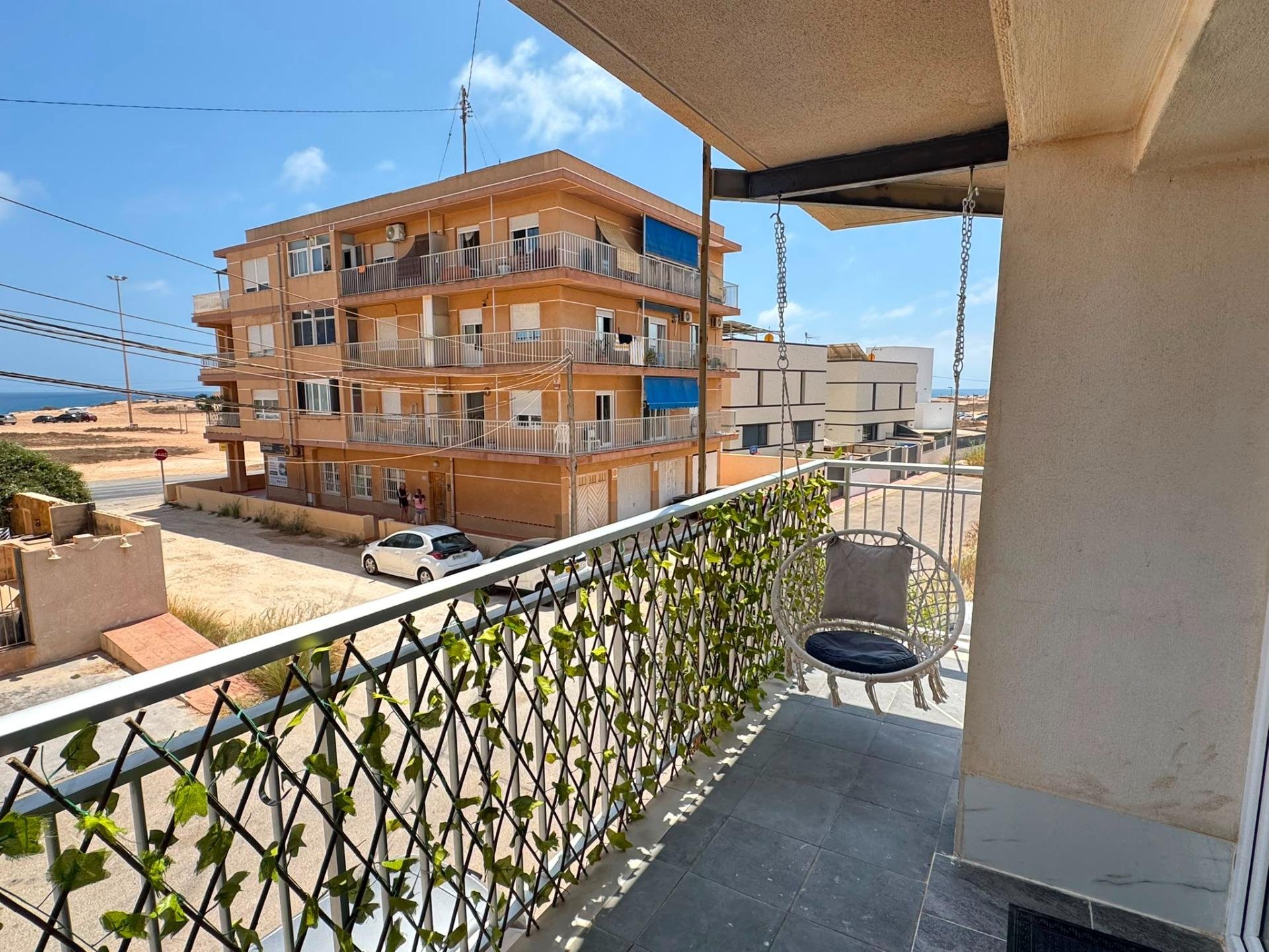 Apartamento en Torrevieja, Alicante, España 2 dormitorios, 81 m2 No. 193141