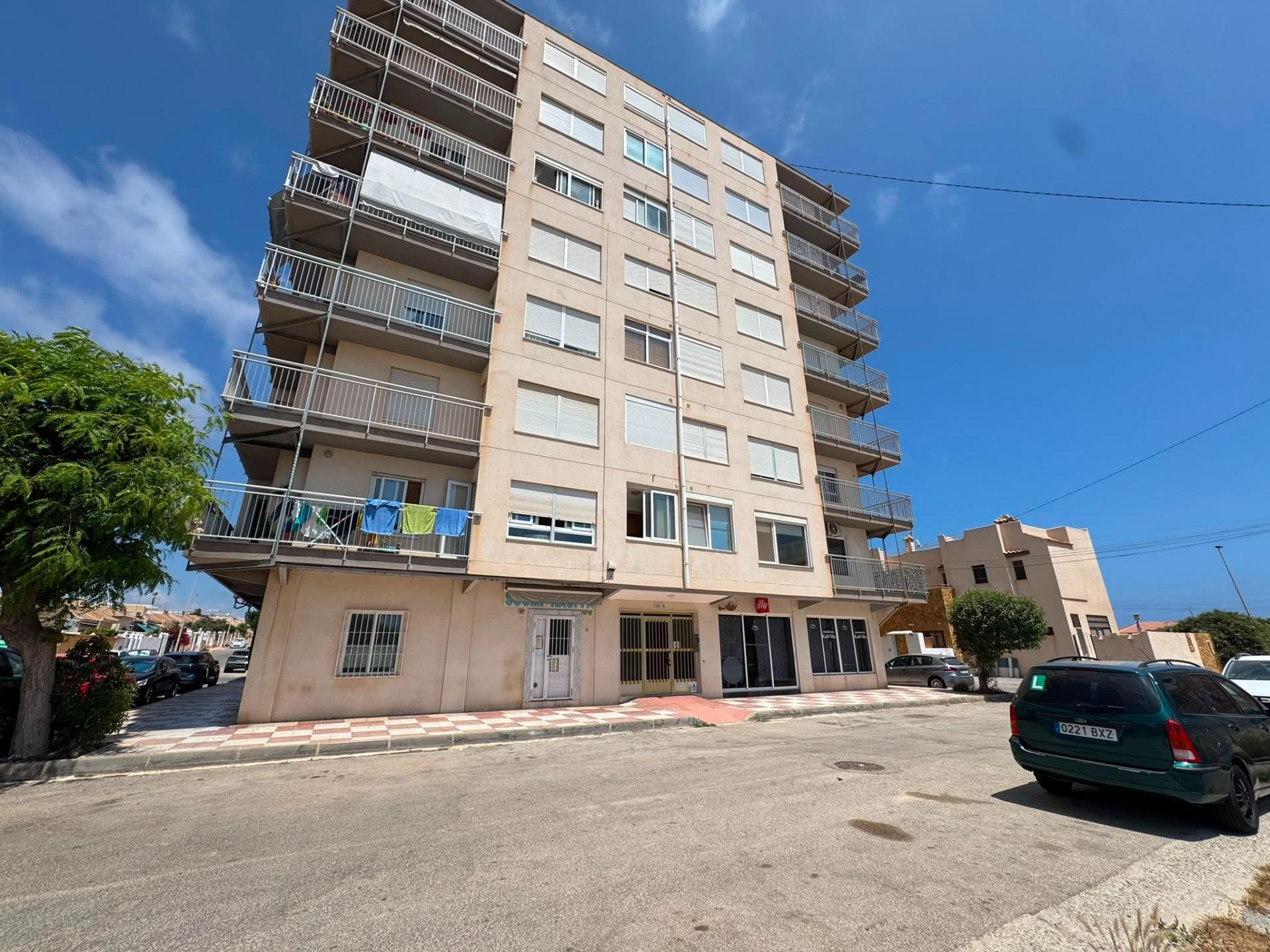 Apartamento en Torrevieja, Alicante, España 2 dormitorios, 81 m2 No. 193141