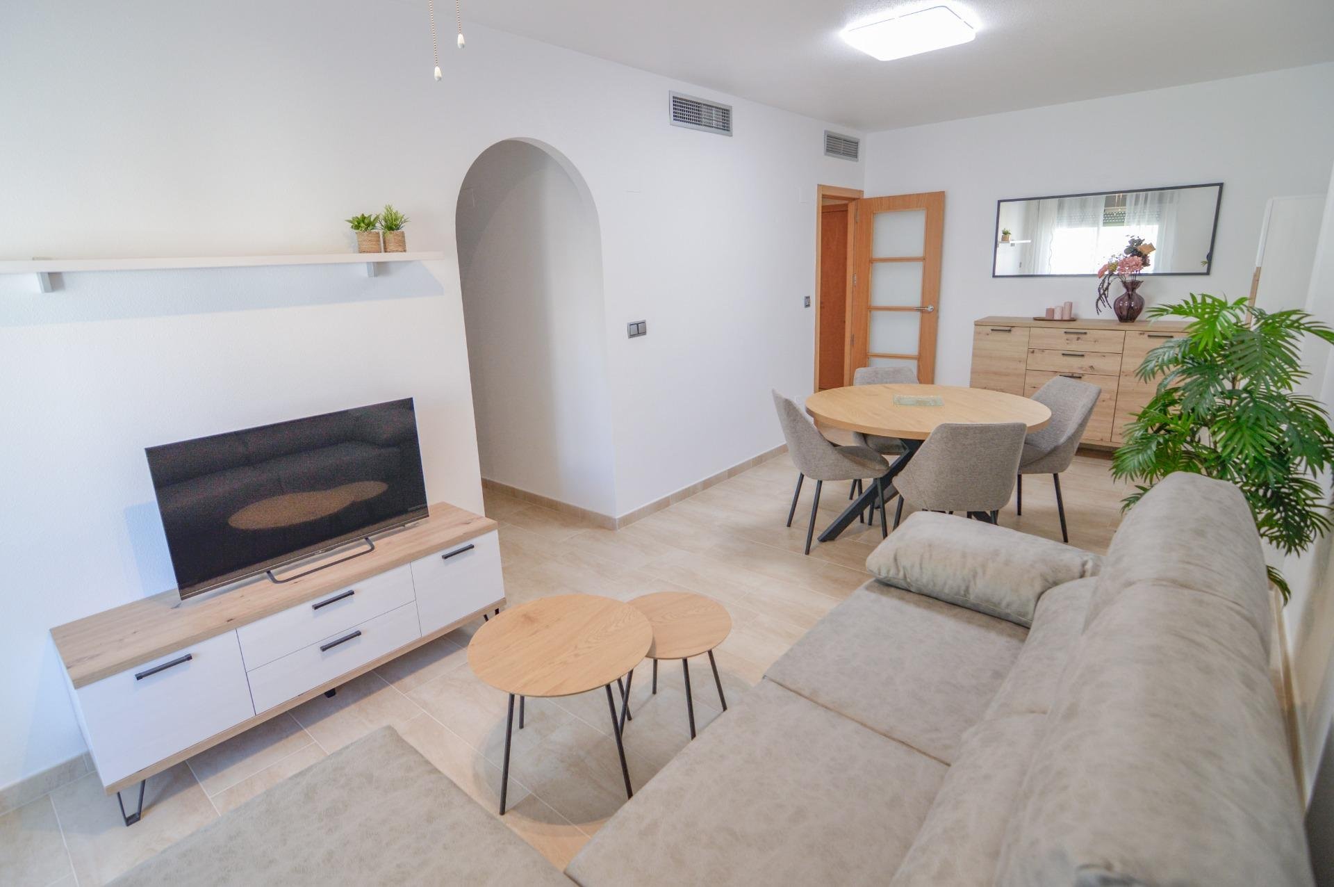 Apartamento en Torrevieja, Alicante, España 2 dormitorios, 75 m2 No. 193137