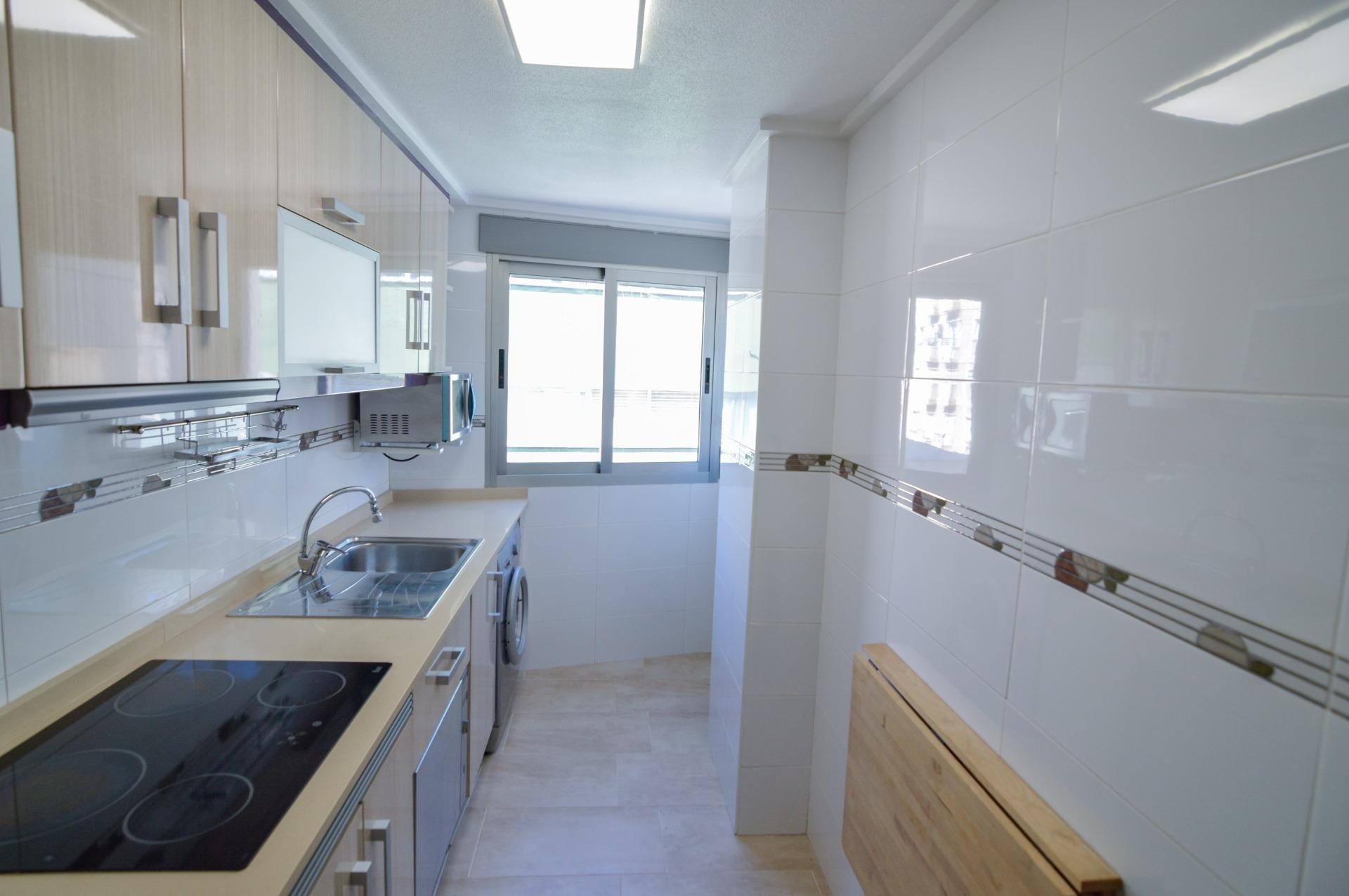 Apartamento en Torrevieja, Alicante, España 2 dormitorios, 75 m2 No. 193137