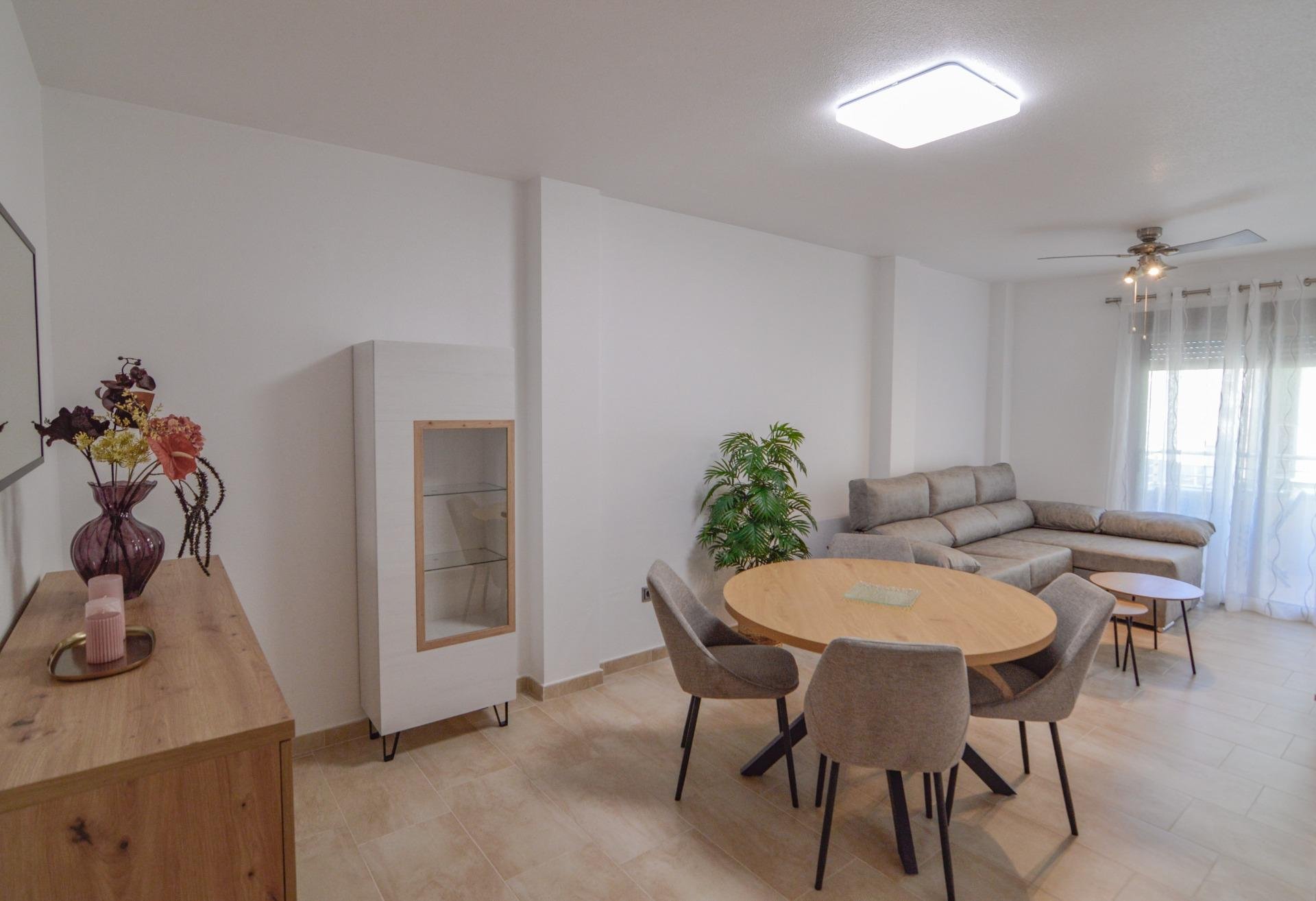 Apartamento en Torrevieja, Alicante, España 2 dormitorios, 75 m2 No. 193137