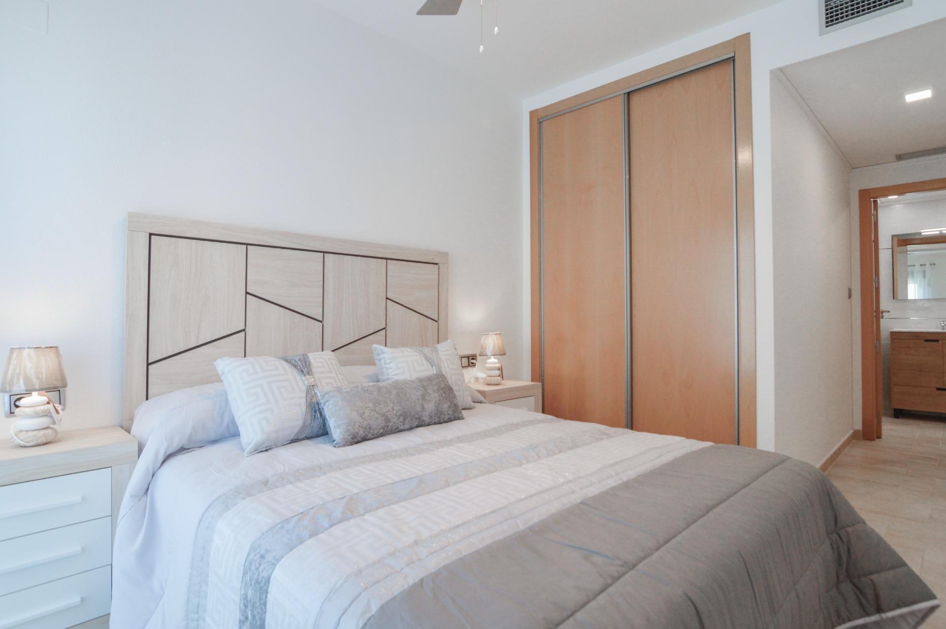 Apartamento en Torrevieja, Alicante, España 2 dormitorios, 75 m2 No. 193137