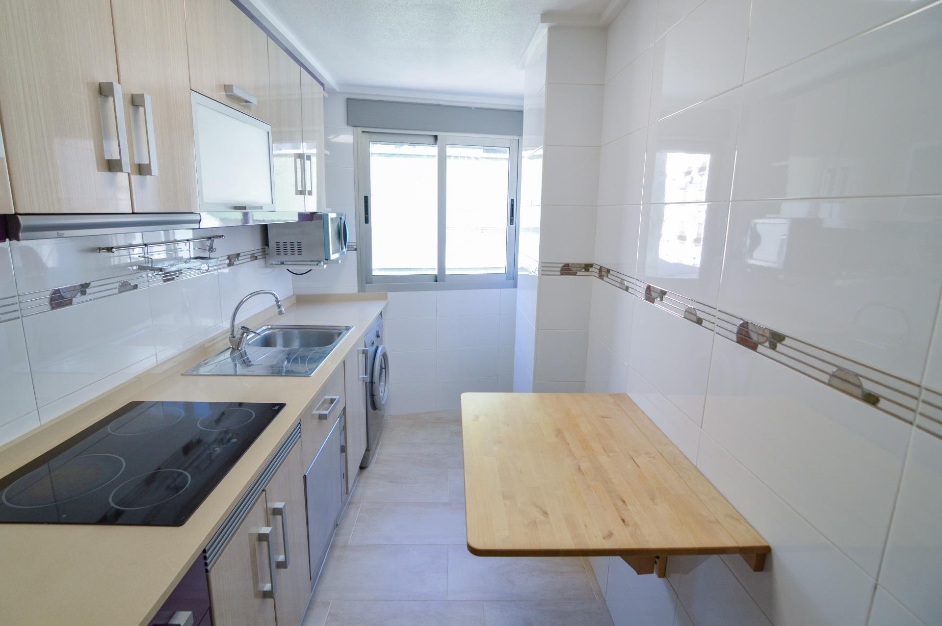 Apartamento en Torrevieja, Alicante, España 2 dormitorios, 75 m2 No. 193137