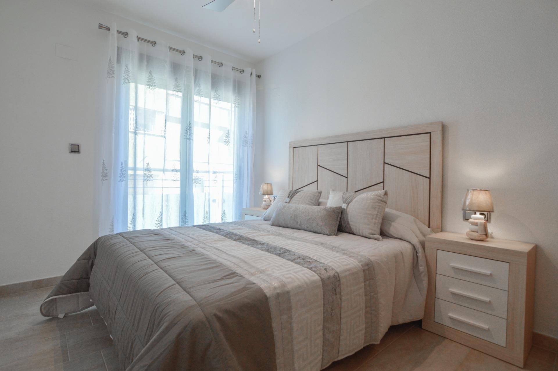 Apartamento en Torrevieja, Alicante, España 2 dormitorios, 75 m2 No. 193137