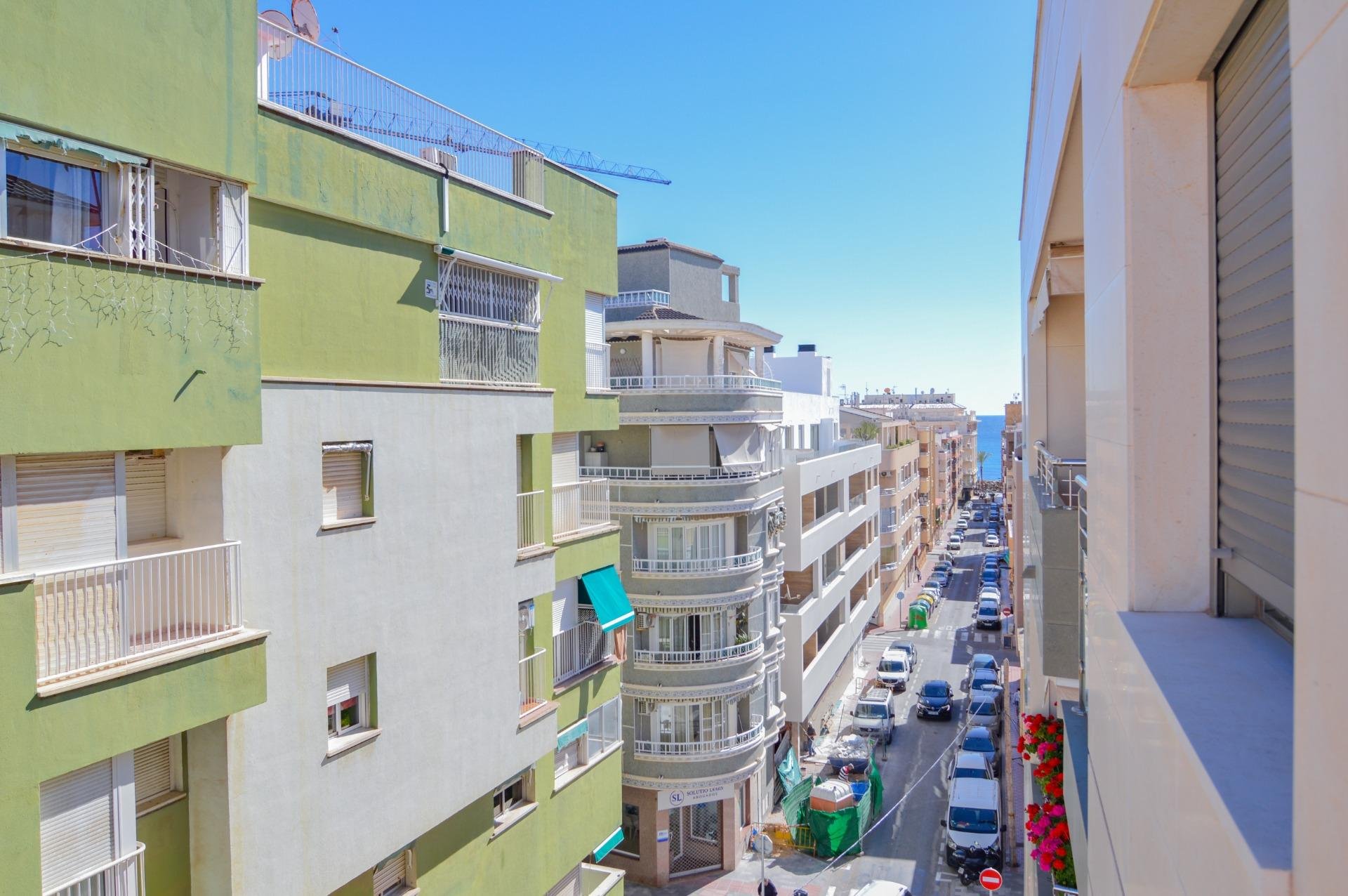 Apartamento en Torrevieja, Alicante, España 2 dormitorios, 75 m2 No. 193137