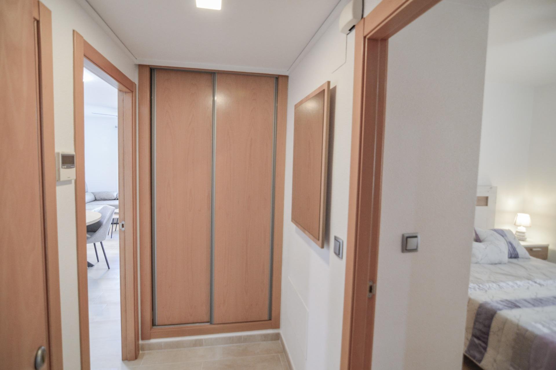 Apartamento en Torrevieja, Alicante, España 2 dormitorios, 75 m2 No. 193137