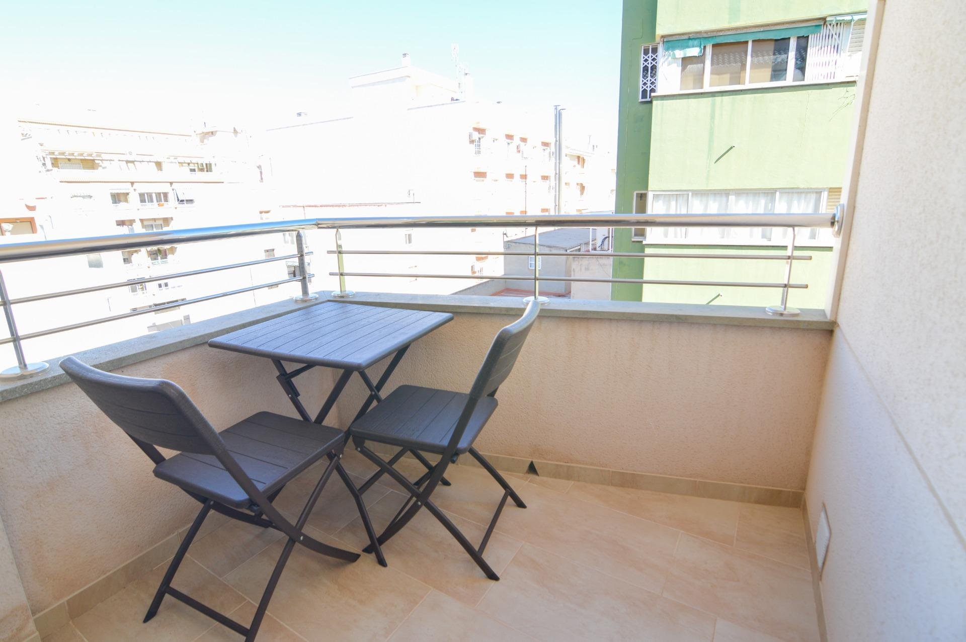 Apartamento en Torrevieja, Alicante, España 2 dormitorios, 75 m2 No. 193137