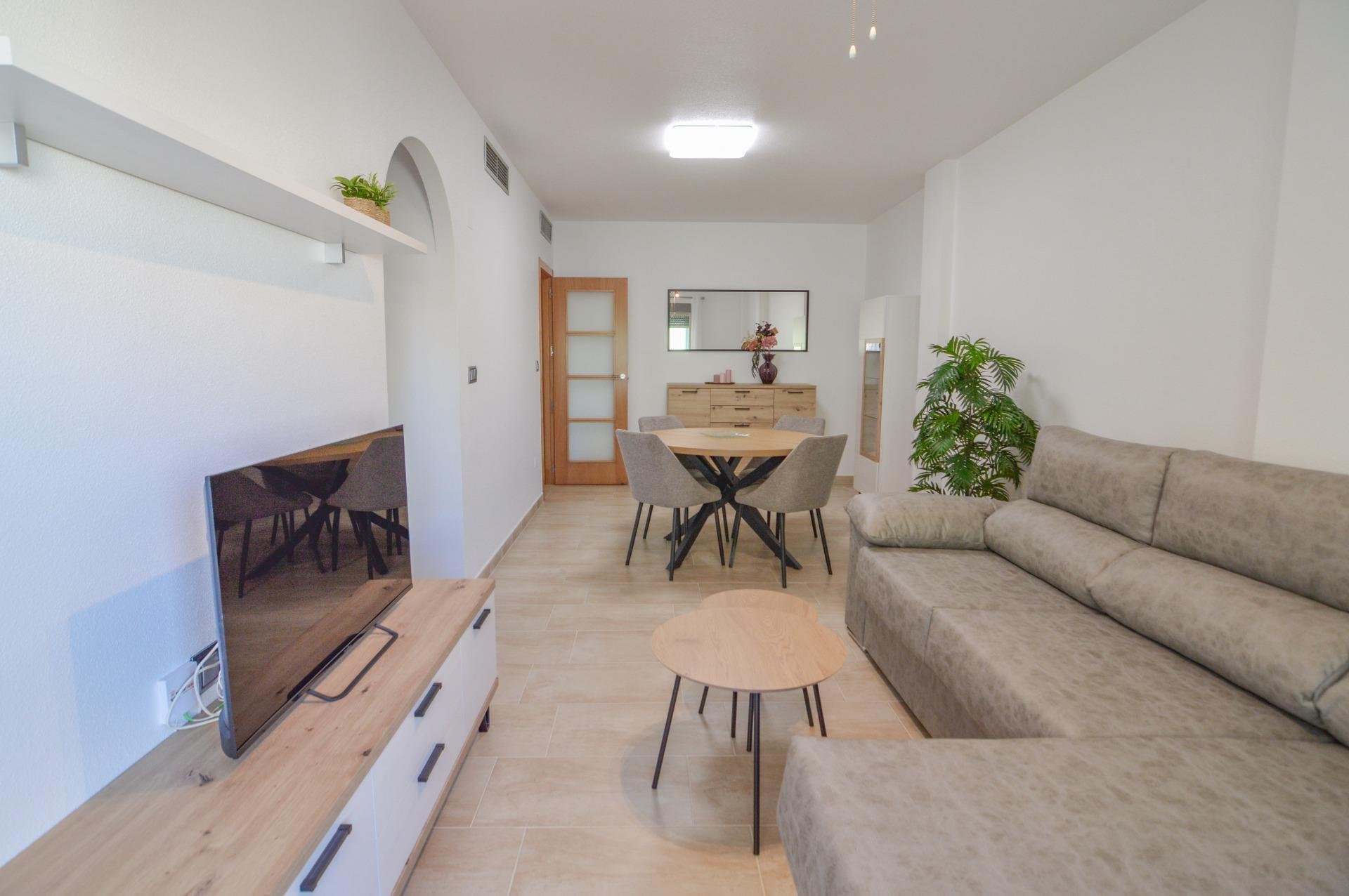 Apartamento en Torrevieja, Alicante, España 2 dormitorios, 75 m2 No. 193137