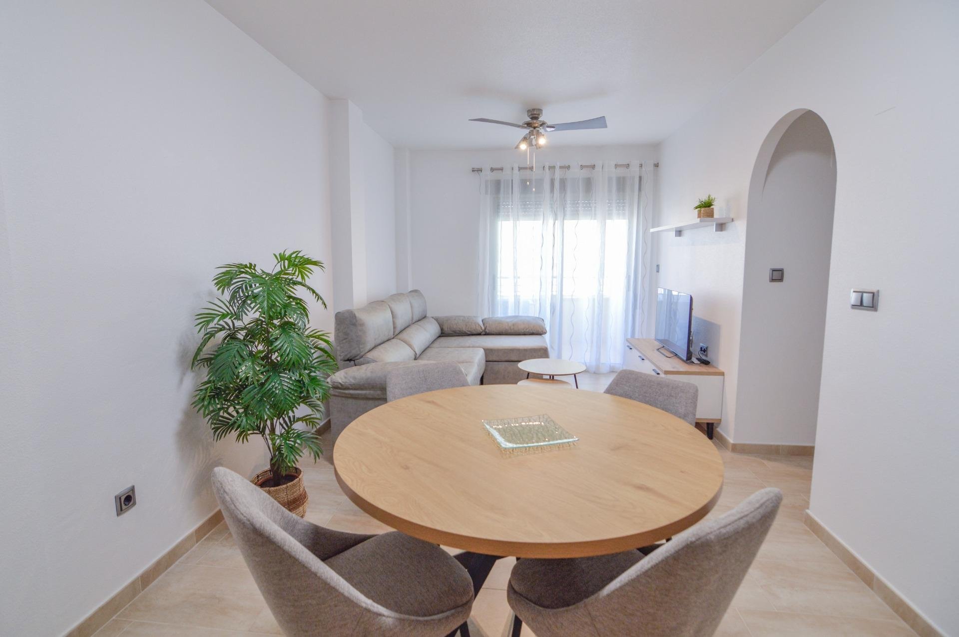 Apartamento en Torrevieja, Alicante, España 2 dormitorios, 75 m2 No. 193137