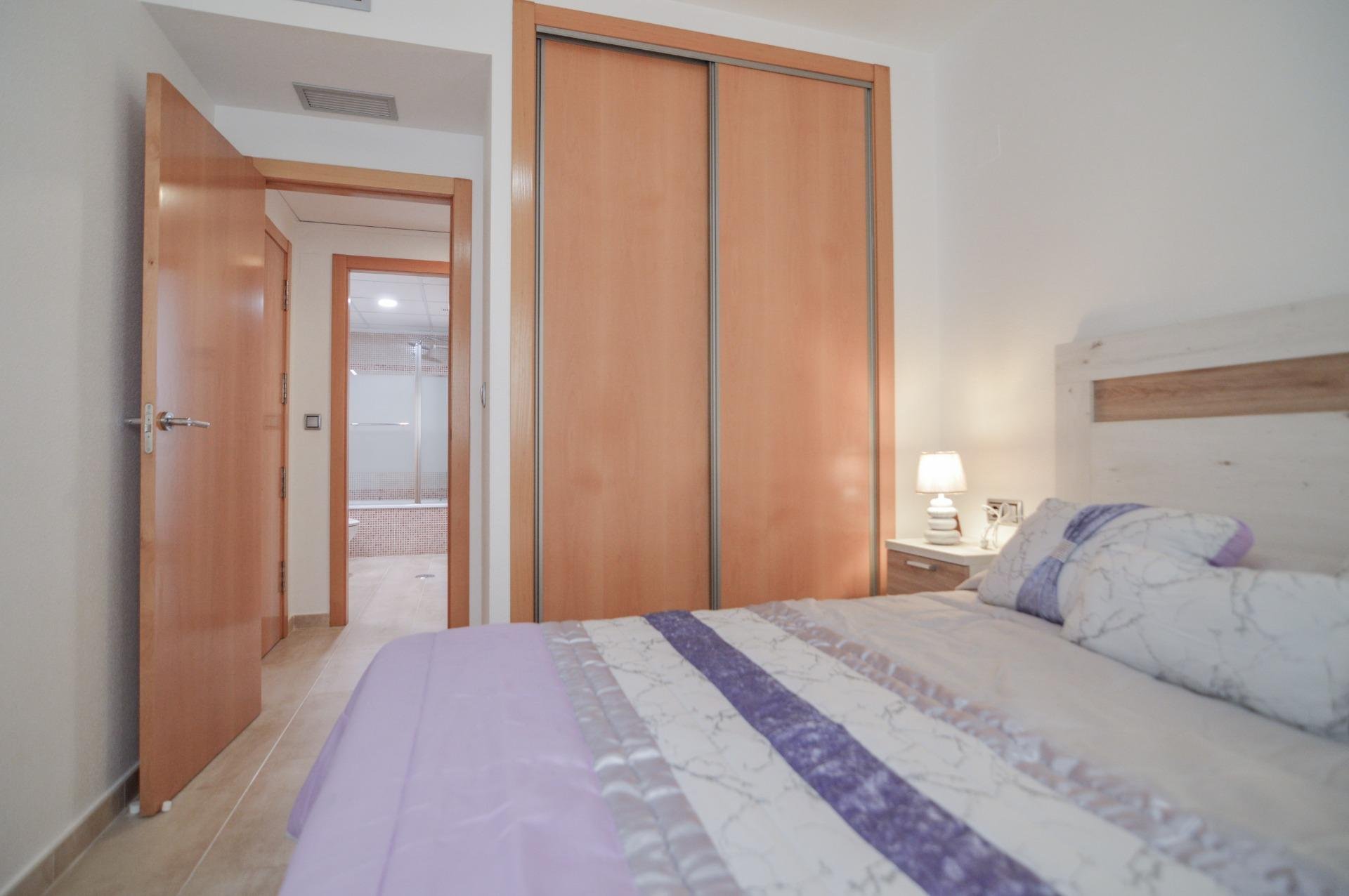 Apartamento en Torrevieja, Alicante, España 2 dormitorios, 75 m2 No. 193137
