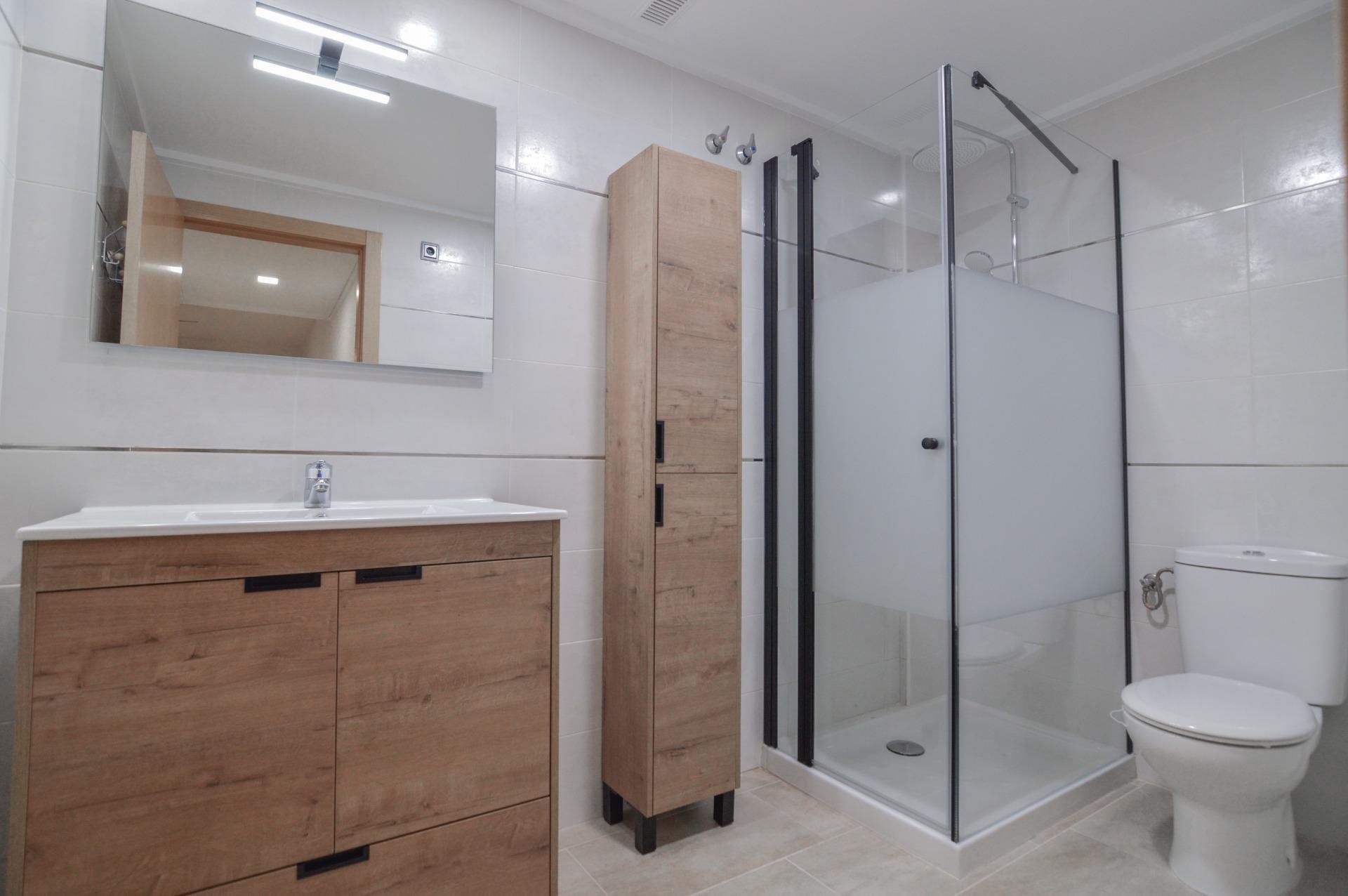 Apartamento en Torrevieja, Alicante, España 2 dormitorios, 75 m2 No. 193137