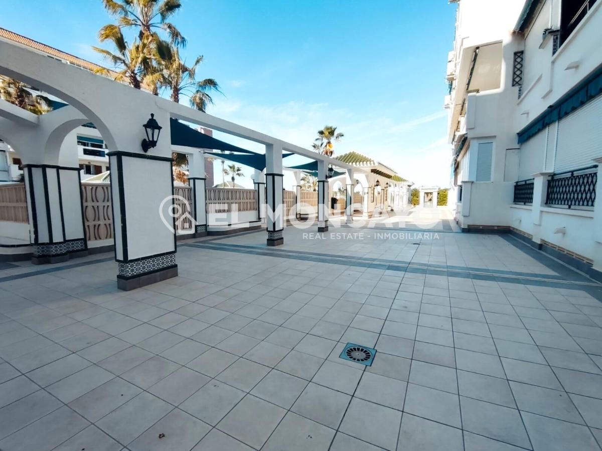 Apartment à Torrevieja, Alicante, Espagne 2 chambres, 51 m2 No. 183791