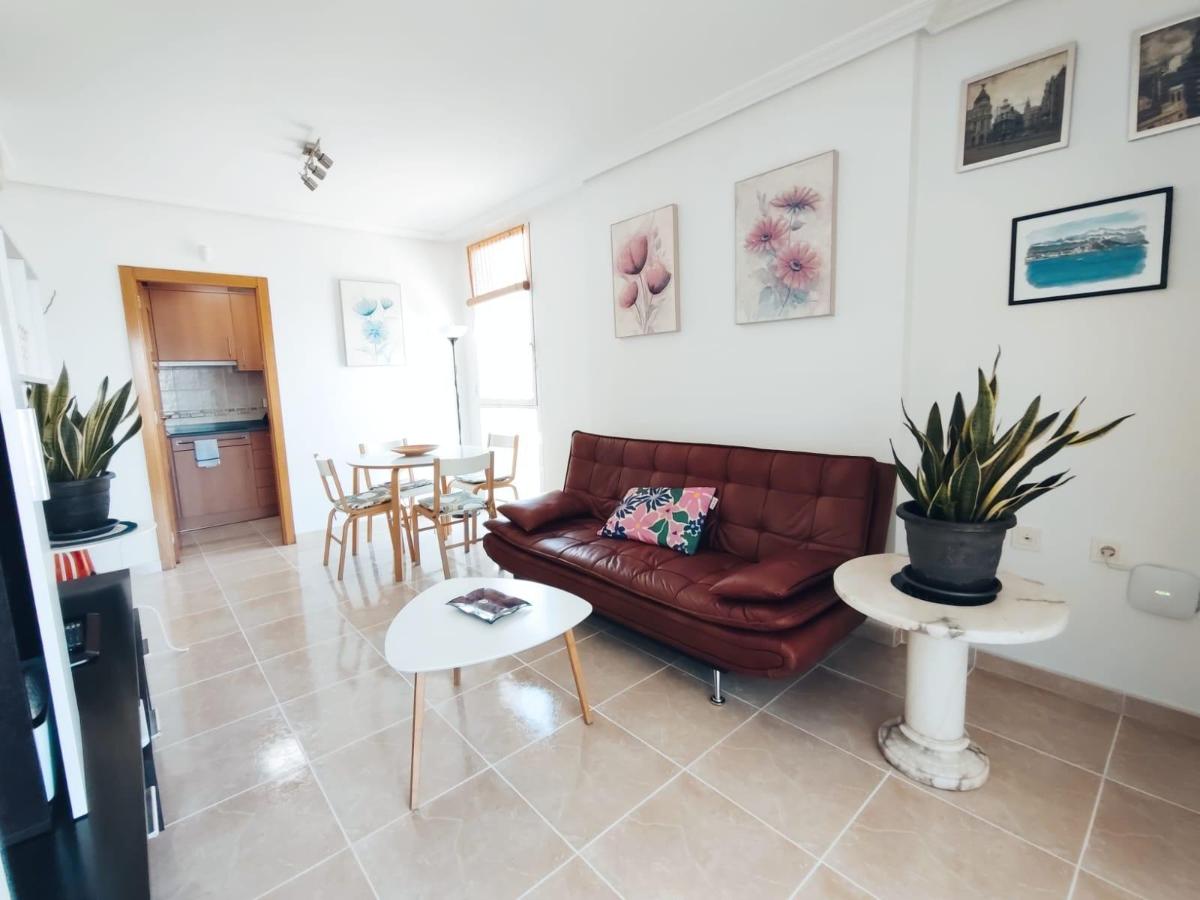 Apartamento en Guardamar del Segura, Alicante, España 2 dormitorios, 76 m2 No. 183795
