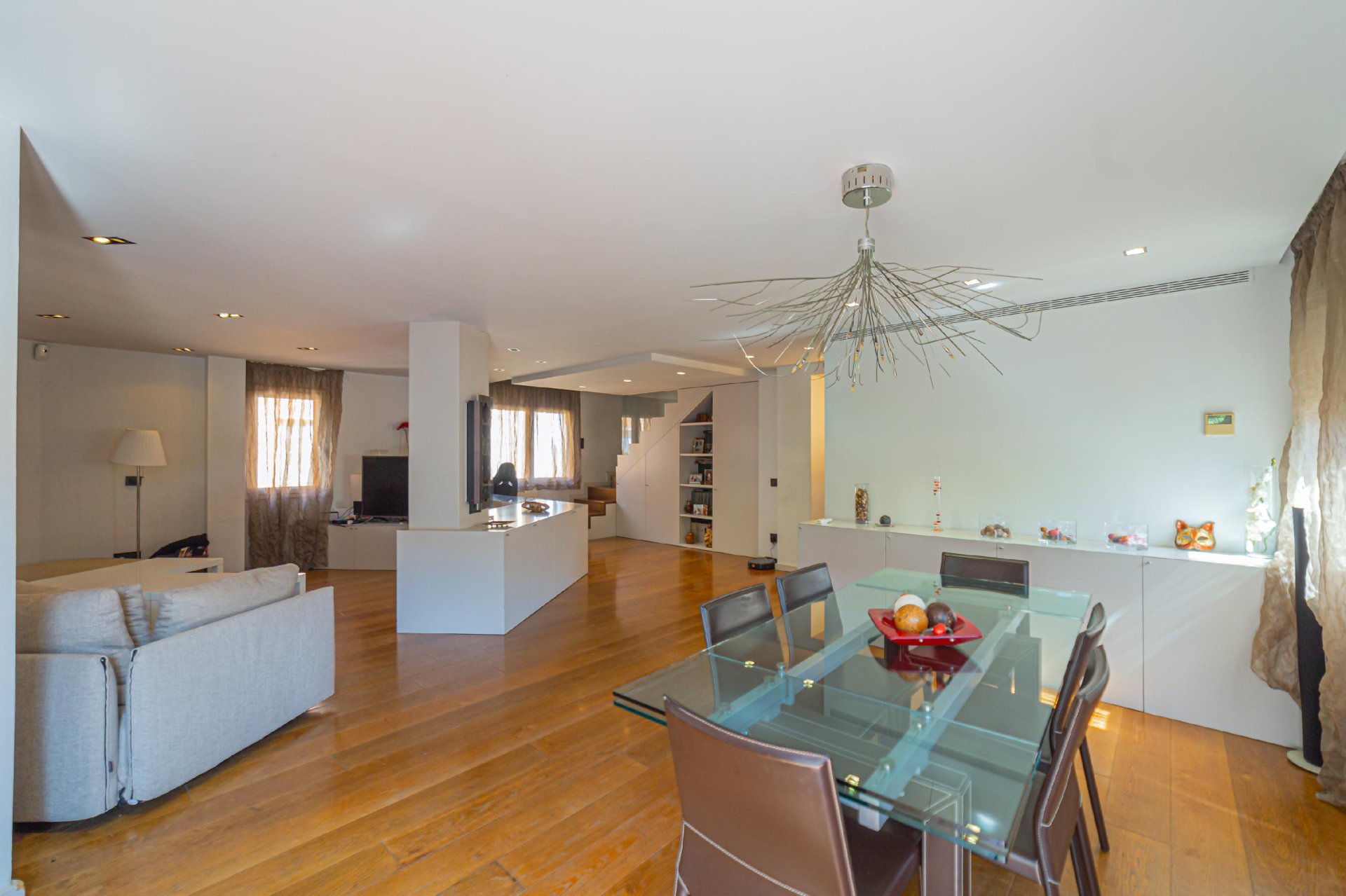 Huoneisto Barcelona, Espanja 4 makuuhuonetta, 205 m2 No. 140920