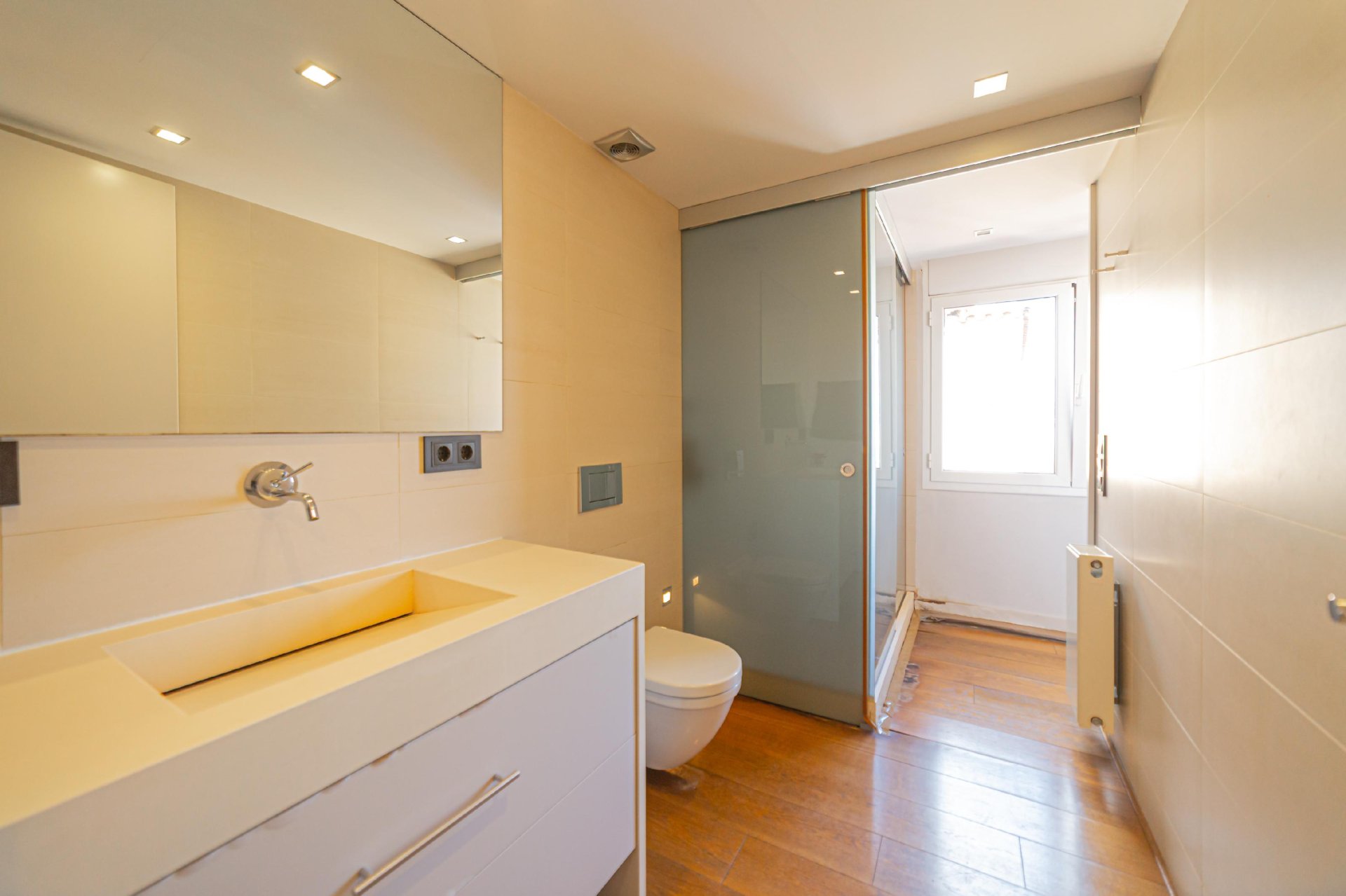 Huoneisto Barcelona, Espanja 4 makuuhuonetta, 205 m2 No. 140920