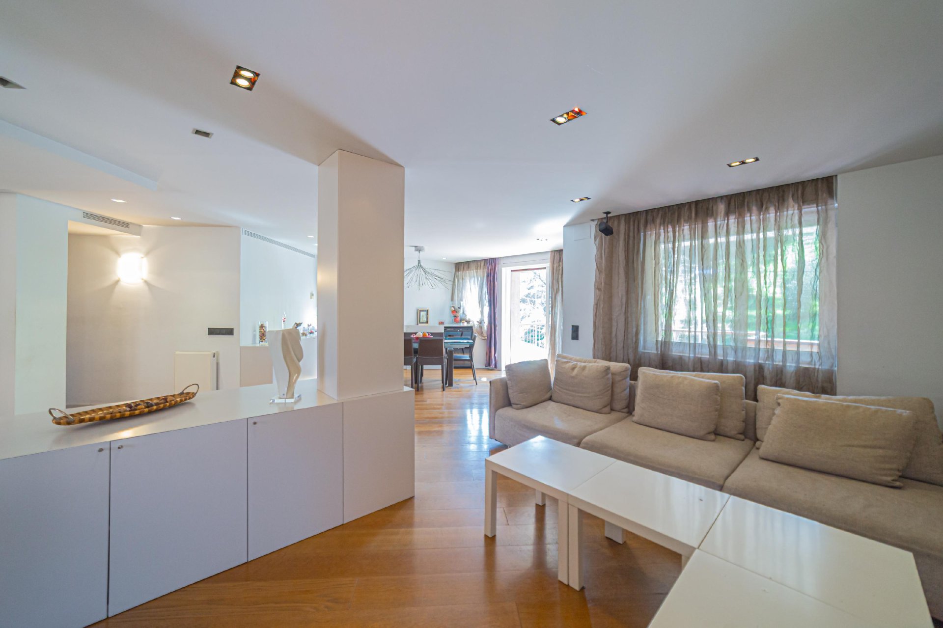 Huoneisto Barcelona, Espanja 4 makuuhuonetta, 205 m2 No. 140920
